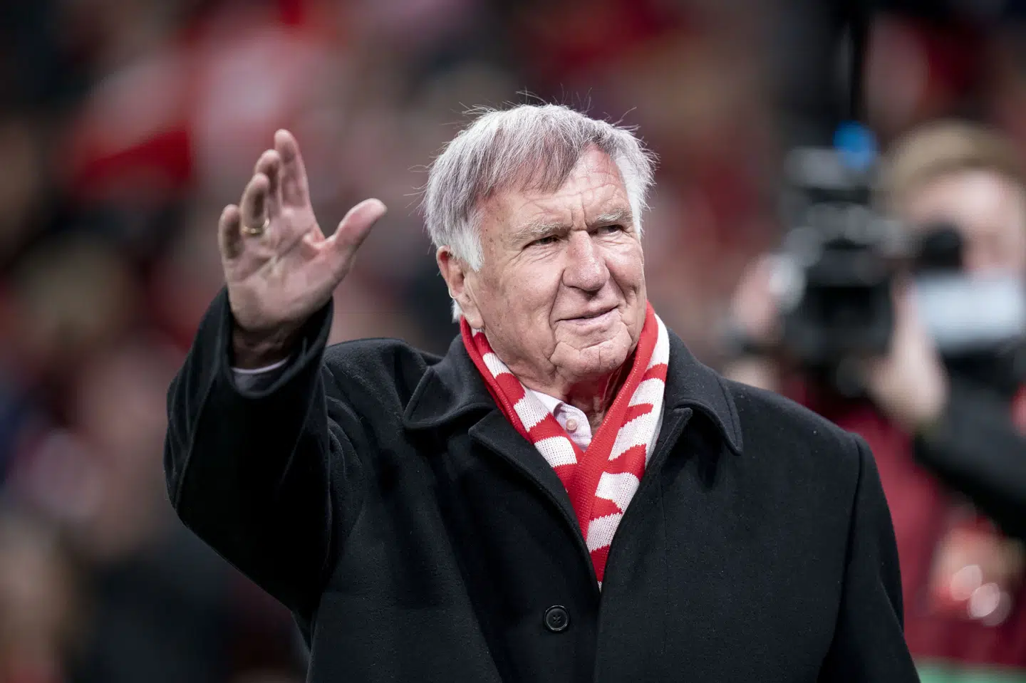 Sepp Piontek var dansk landstræner fra 1979 til 1990. Han er død som 85-årig efter kort tids sygdom. Her ses han i 2021, da han i forbindelse med en landskamp blev hyldet i Parken. (Arkivfoto).