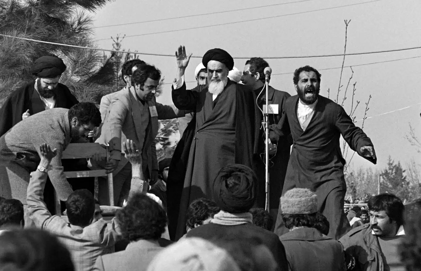 Ayatollah Khomeini ankommer til Iran fra sit eksil i 1979, hvorefter han gennemførte en fundamentalistisk, islamisk revolution. Siden har mullaherne regeret i Teheran. Men måske er det snart slut.