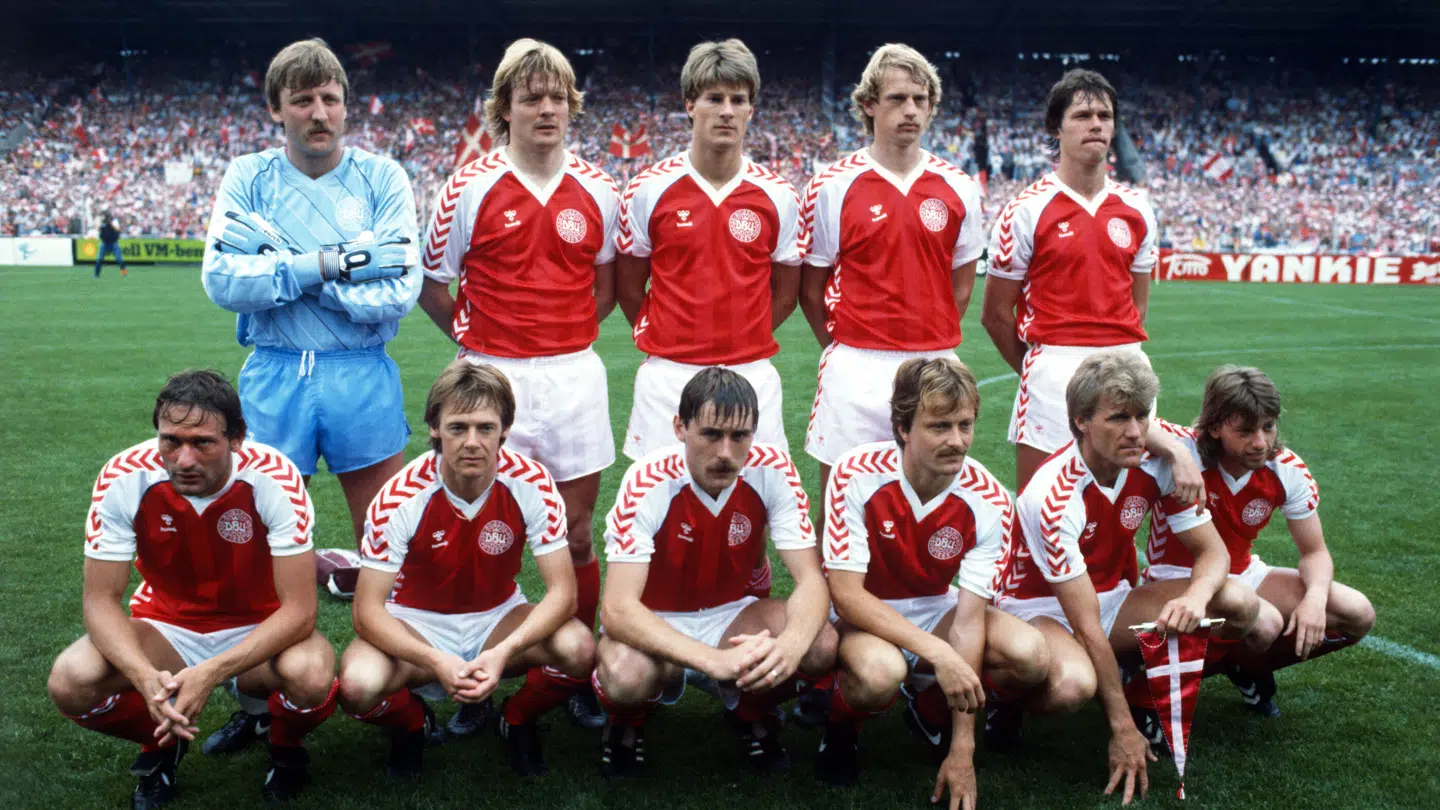Danmark vinder 4-2 i VM-kvalifikationskampen mod Sovjetunionen i Idrætsparken i 1985. Bagest fra venstre: Ole Qvist, Søren Lerby, Michael Laudrup, Søren Busk og Frank Arnesen. Forrest fra venstre: Preben Elkjær, Jens Jørn Bertelsen, Ivan Nielsen, Klaus Berggreen, Morten Olsen og Jesper Olsen.