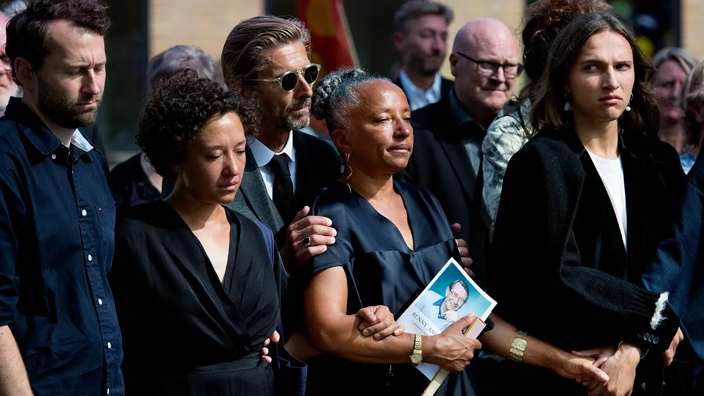 Maria Bramsen ses her med manden Simon West til Benny Andersens bisættelse fra Sorgenfri Kirke i 2018.