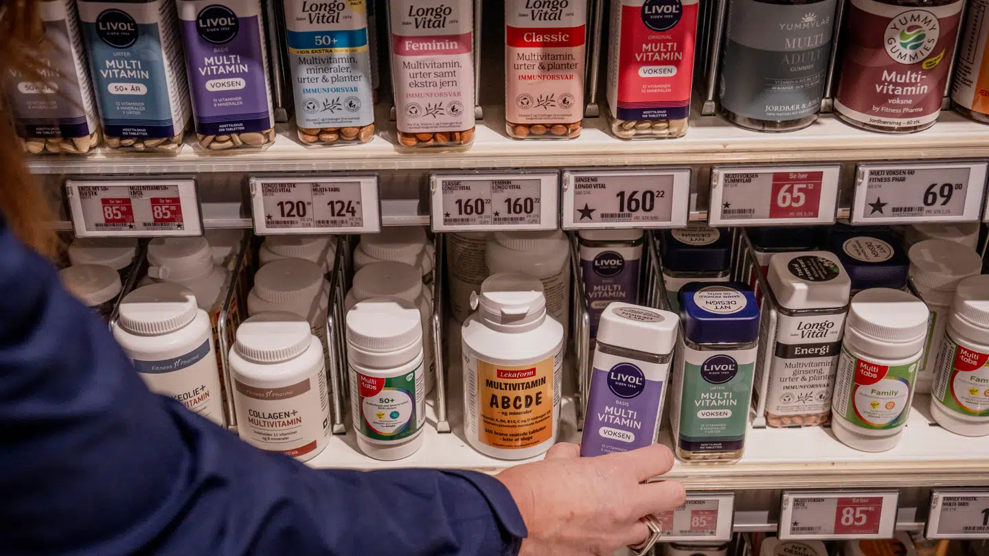 Vi bør generelt være meget mere opmærksomme på bivirkninger af kosttilskud, siger ekspert. Her er det multivitamin, et af danskernes foretrukne kosttilskud. Artiklen kobler dog IKKE dem til særlige bivirkninger.