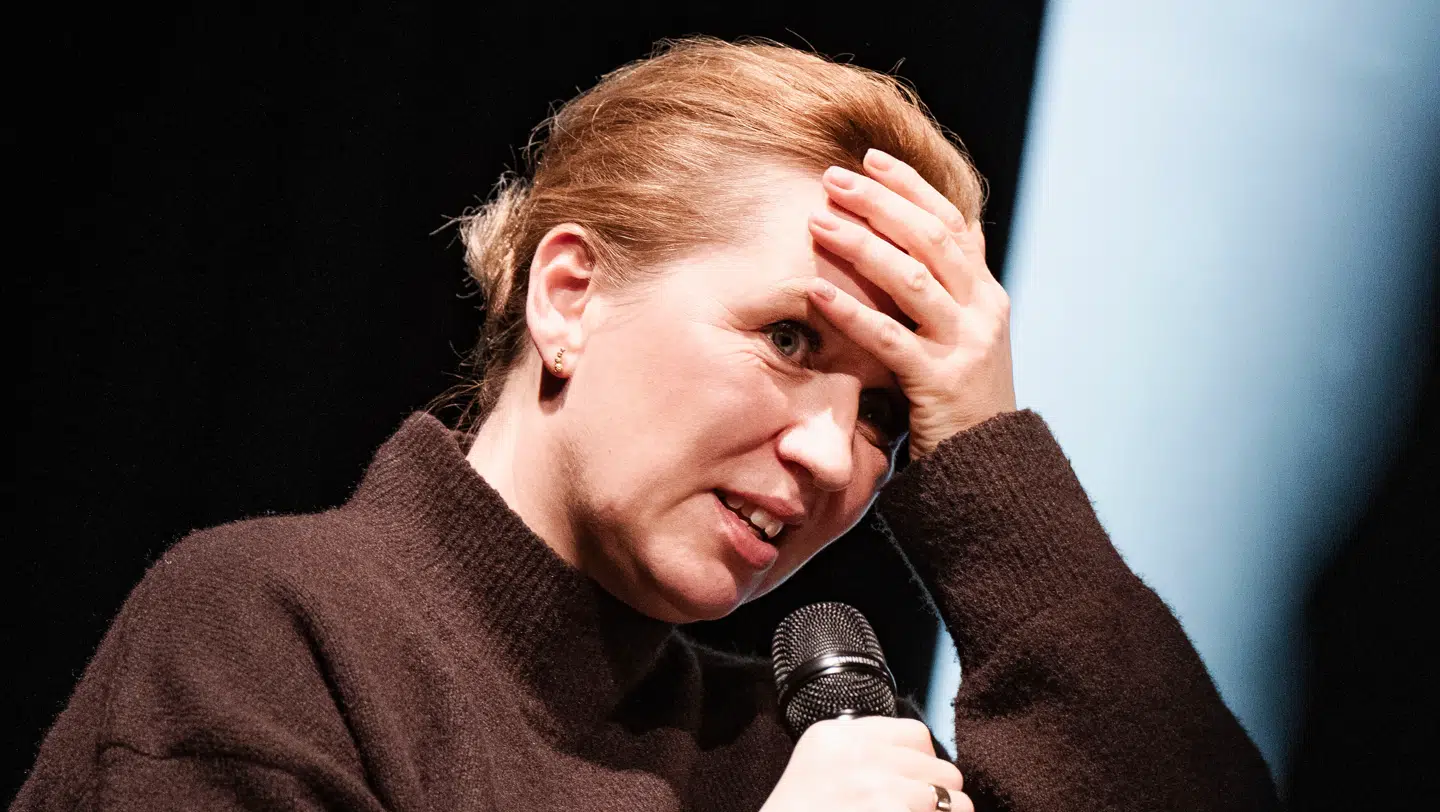 Statsminister Mette Frederiksen (S) beskyldes for at tale med to tunger, når det kommer til partiets linje på indvandringspolitiken.