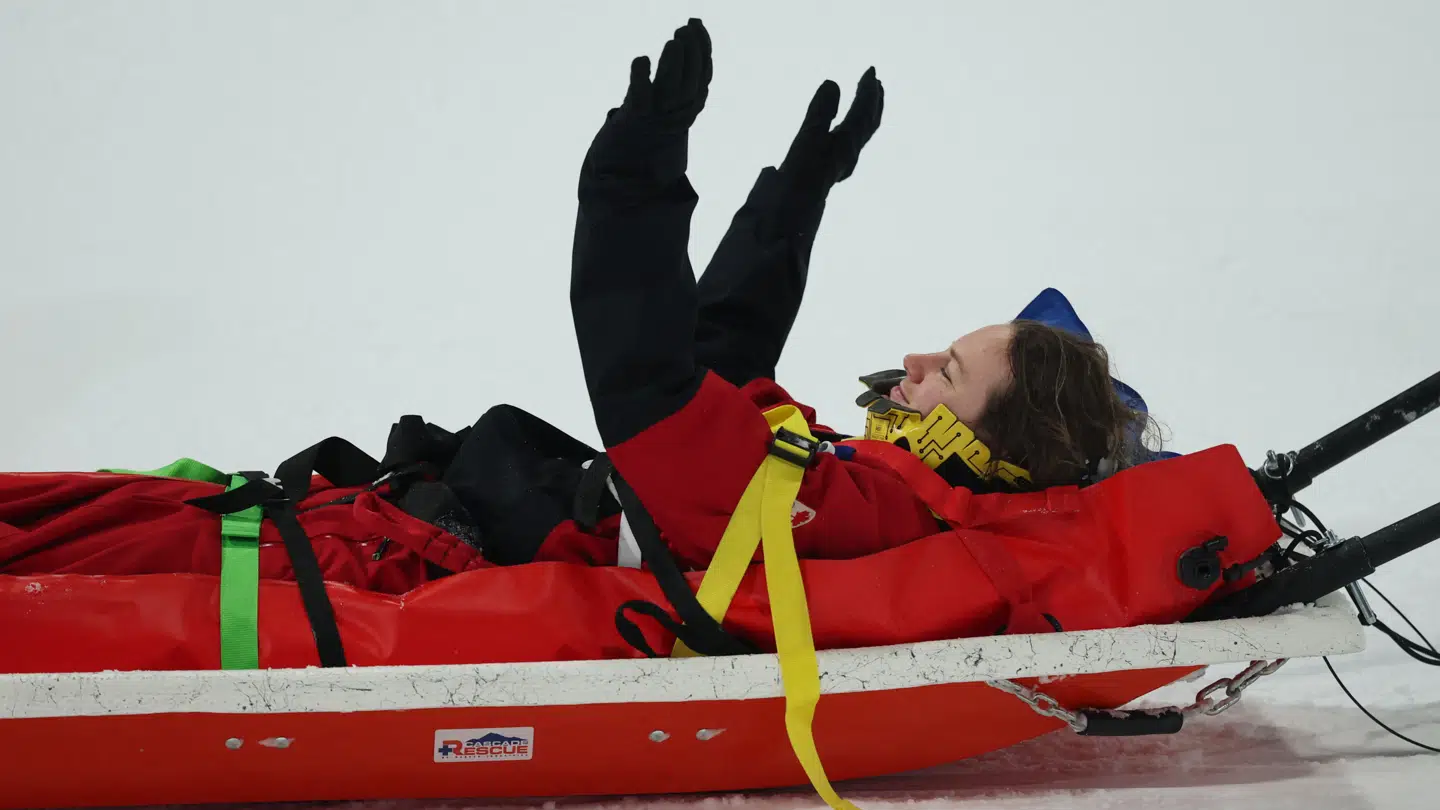 Heldigvis kunne hun vinke til publikum.