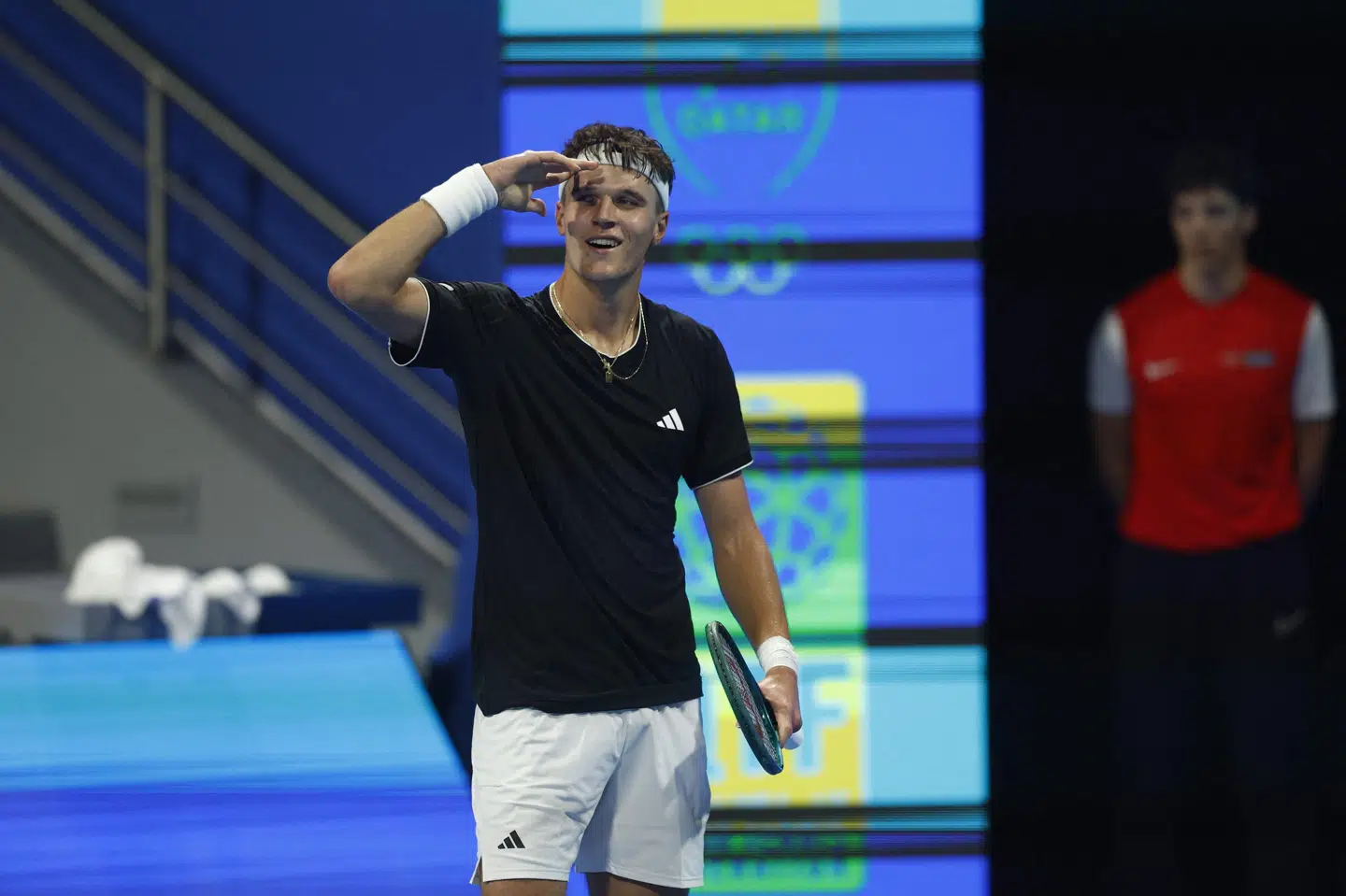 Jakub Mensik spillede en stor kamp, da han sendte verdenstoeren Jannik Sinner ud i kvartfinalen torsdag.
