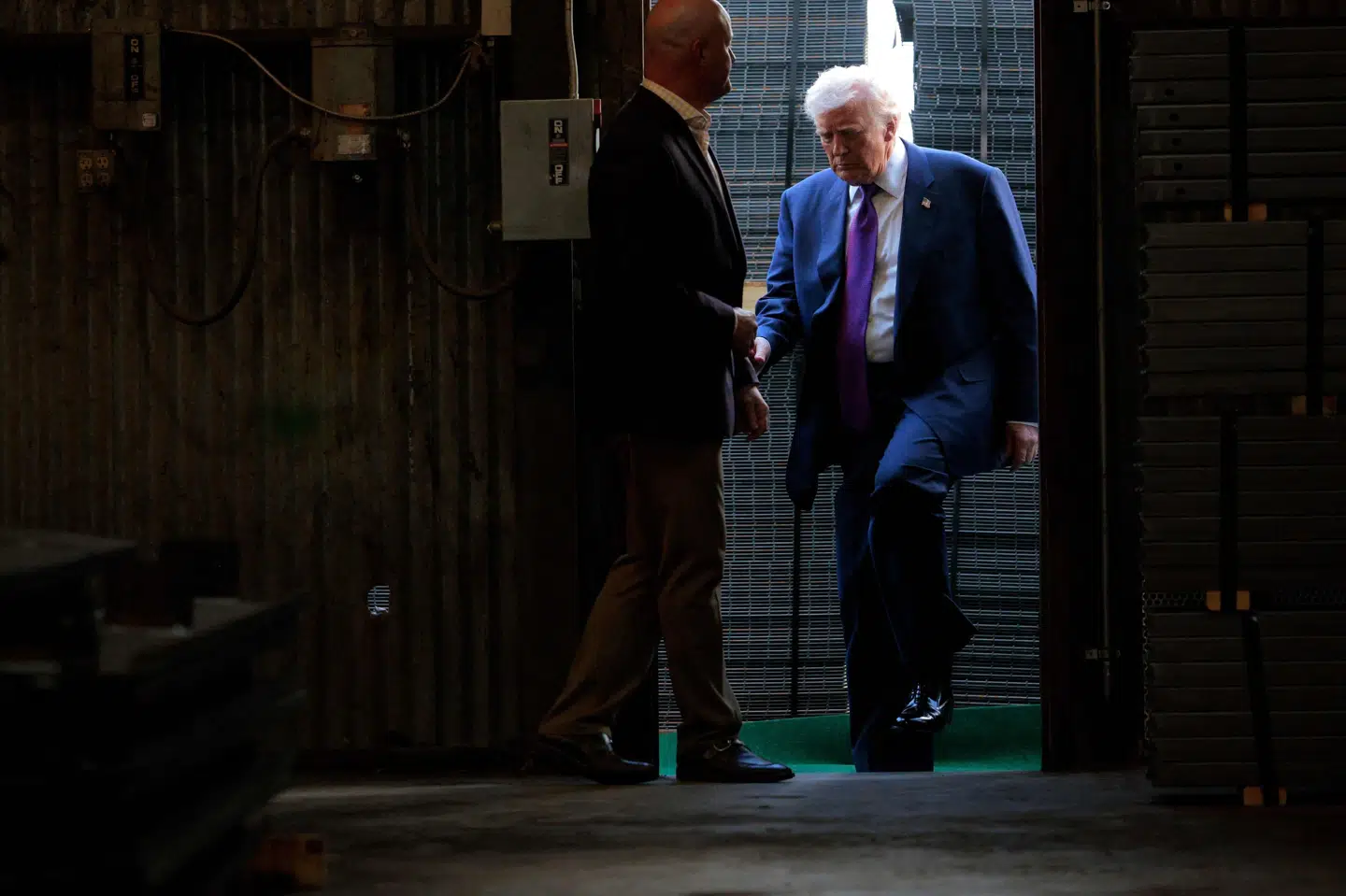 U.S. President Donald Trump ses torsdag ankomme til ståldistributøren Coosa Steel Corporation i amerikanske Georgia. Han har til journalister på Air Force One sagt, at han ikke ved, om rumvæsner er virkelige eller ej. (Arkivfoto).