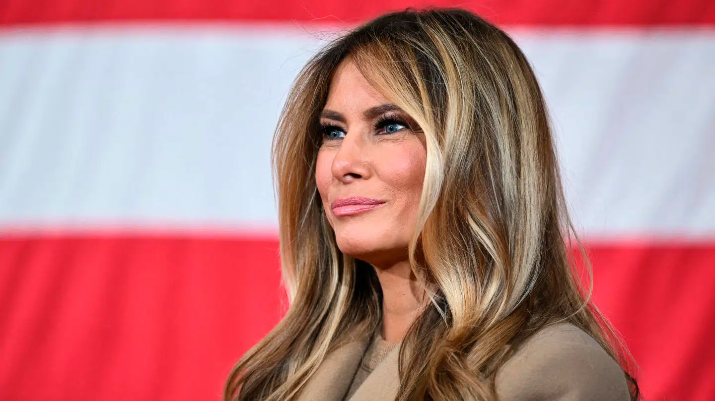 Førstedamen Melania Trump får en lille advarsel med på vejen.
