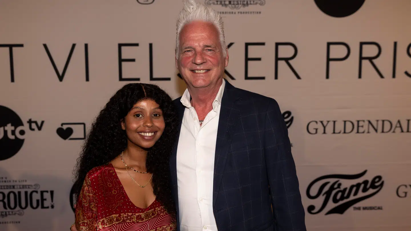 Her ses parret på den røde løber