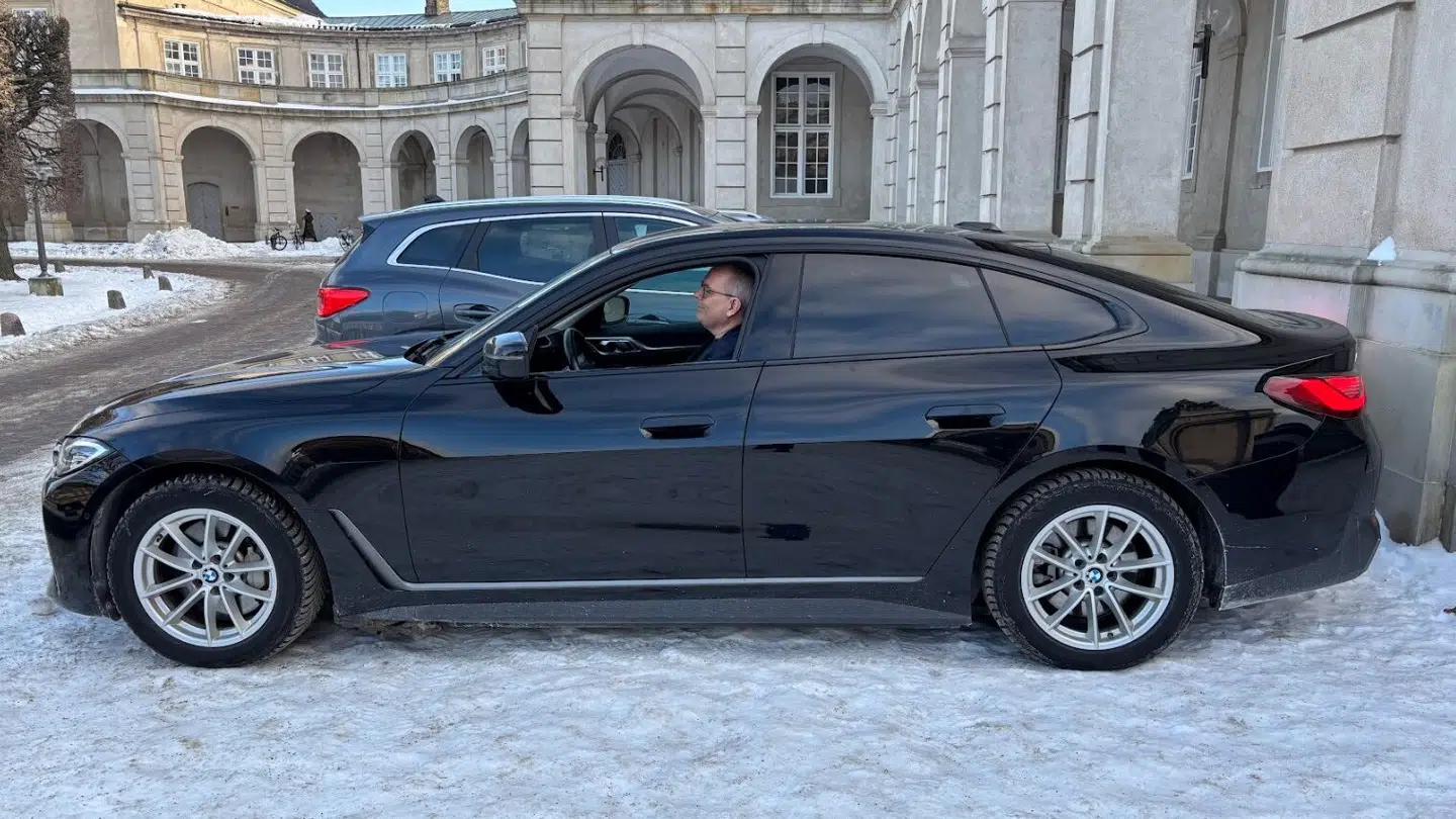 Hans Kristian Skibbys BMW kører på el. Derfor slipper han billigt i grøn ejerafgift, selvom han kører mange kilometer om året.