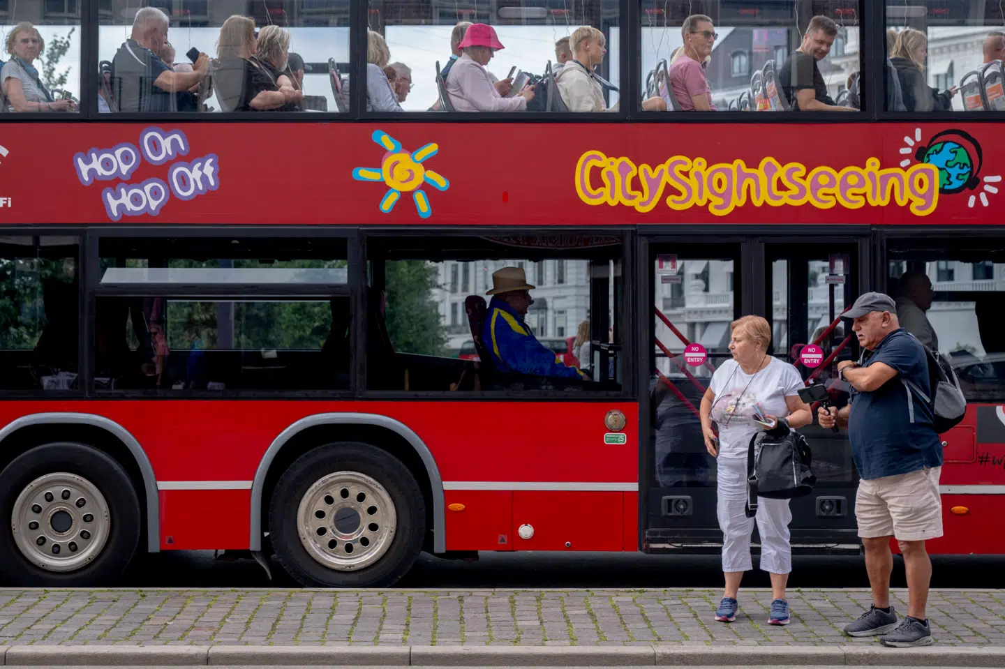 Den store ombygning af Mærsks hovedsæde i København har for Marmorkirken fået den konsekvens, at turistbusser som denne stopper lige ved kirken. Arkivfoto: Ida Marie Odgaard/Ritzau Scanpix