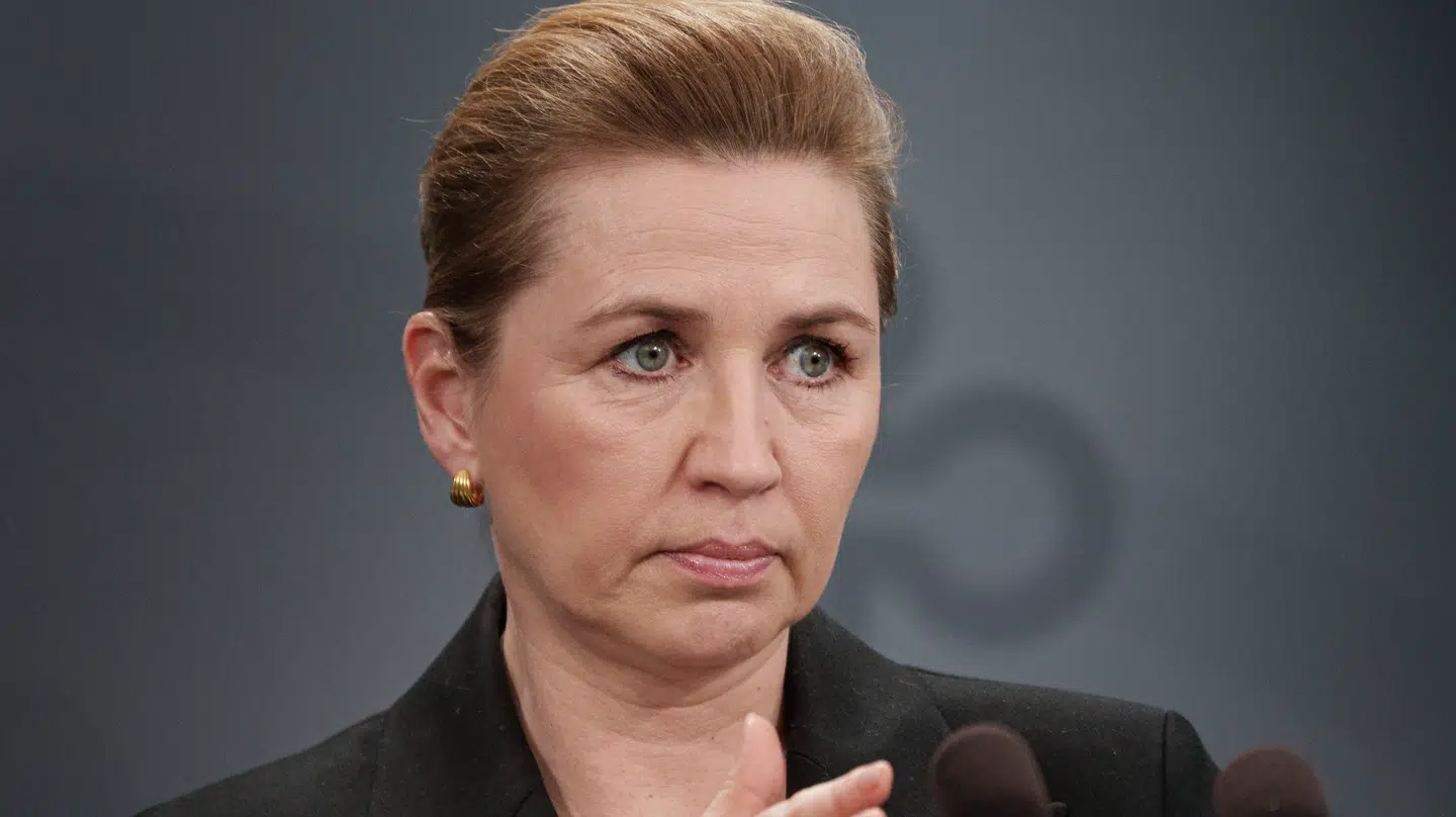 Statsminister Mette Frederiksen kritiseres for at have givet grønt lys til danske statsborgerskaber til folk, der ifølge kritikere er islamister.