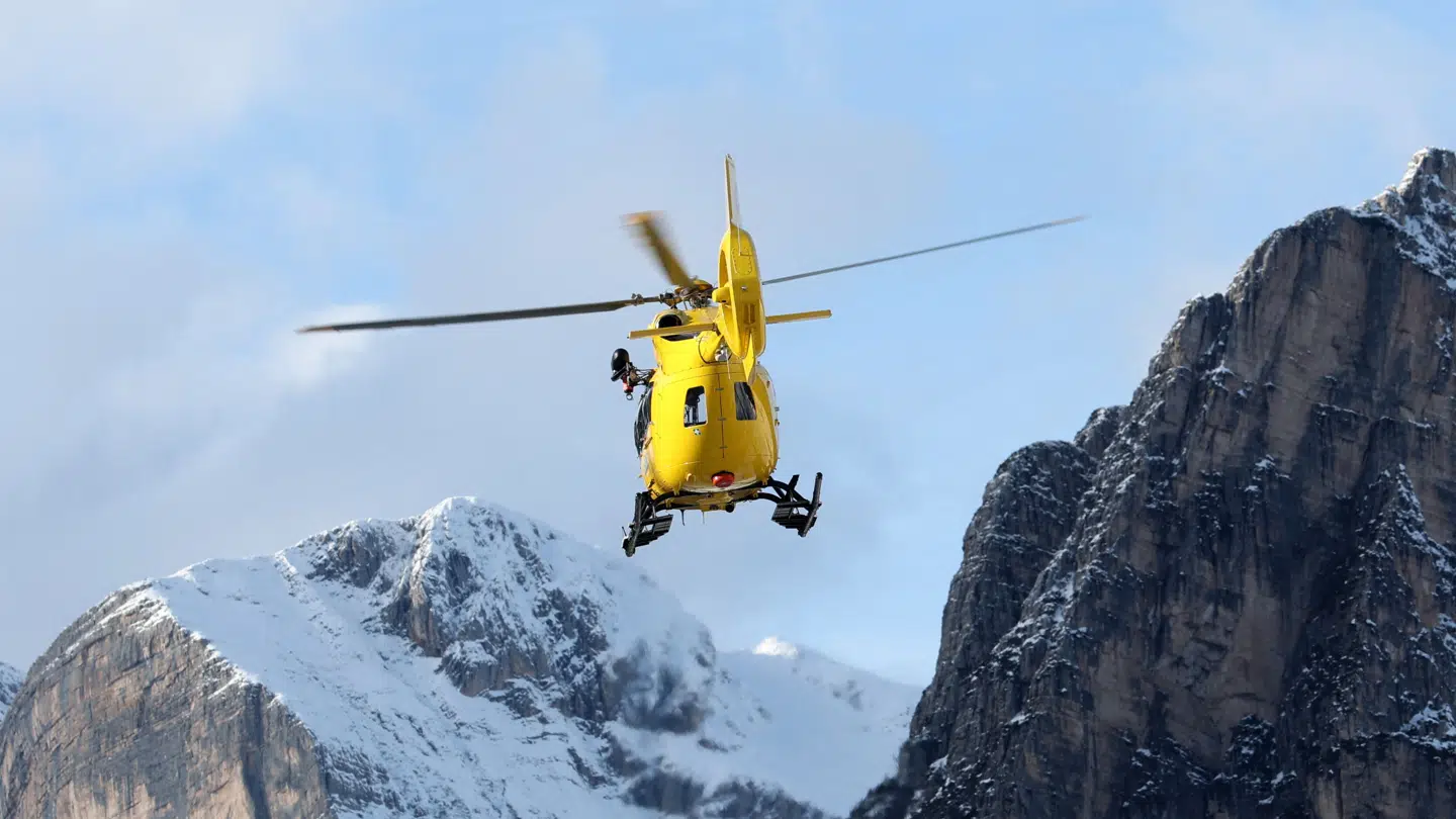 Superstjernen måtte flyves væk i en lægehelikopter.
