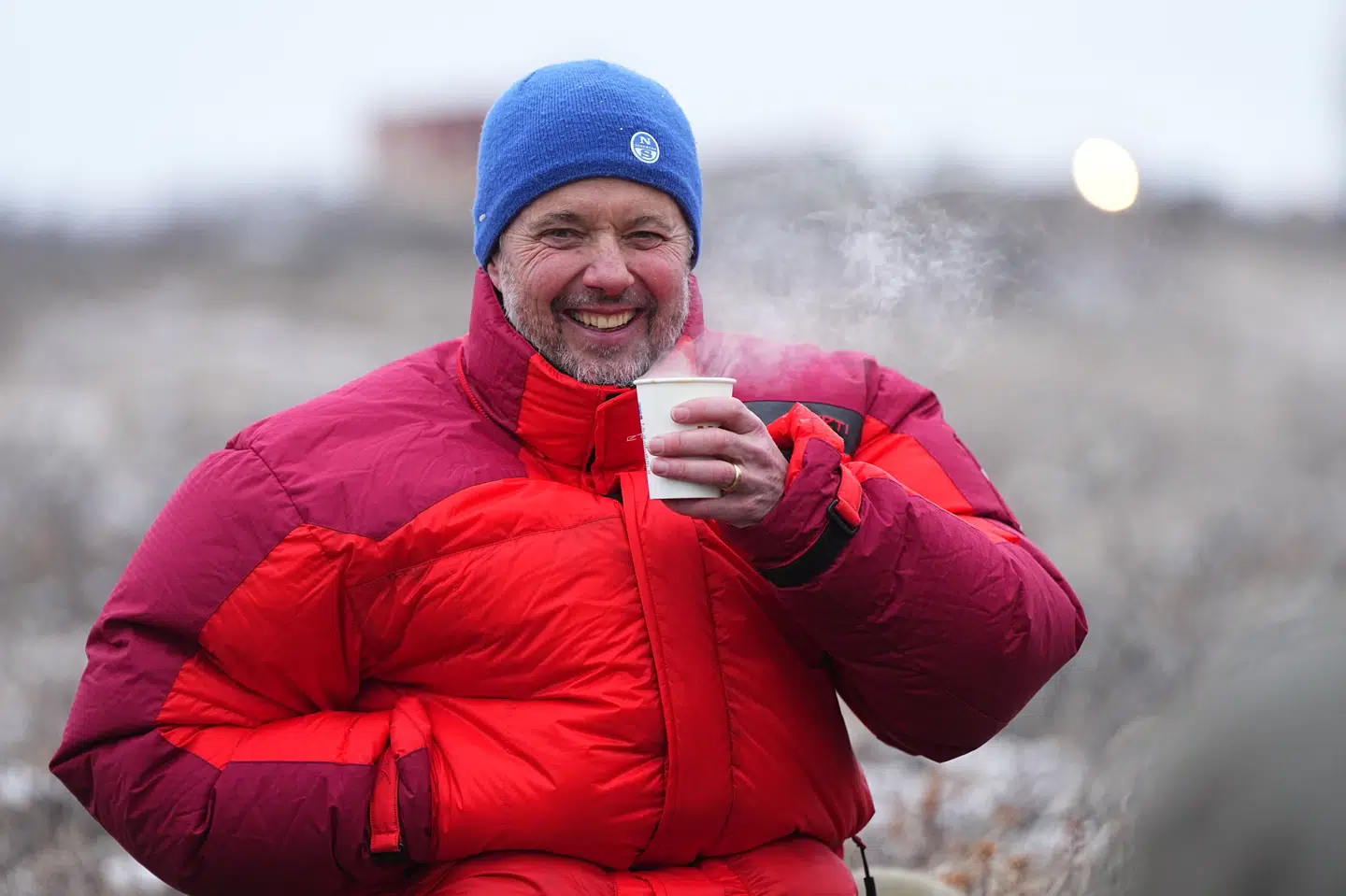 Kong Frederik får lidt at lune sig på under sit besøg i Kangerlussuaq, hvor der ifølge Danmarks Meteorologiske Institut (DMI) er minus -18 grader fredag middag dansk tid.