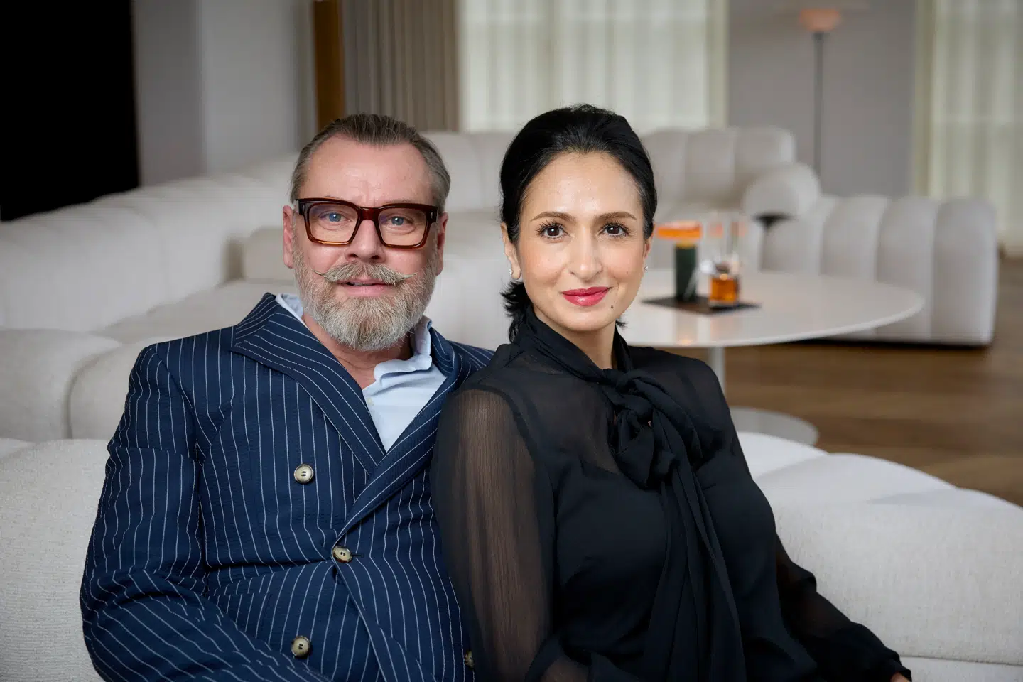 Lars Elbæk og Farnaz Elbæk er ikke længere gift.