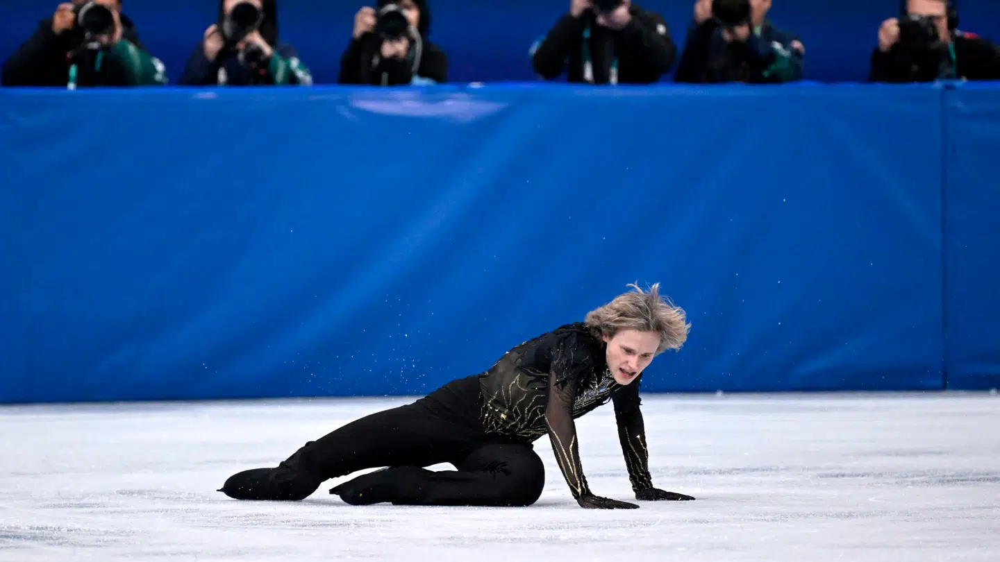 Amerikaneren faldt pludselig på isen.