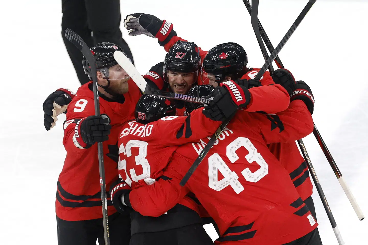 Canada var nede 0-2 mod Finland, men kom tilbage og vandt 3-2.