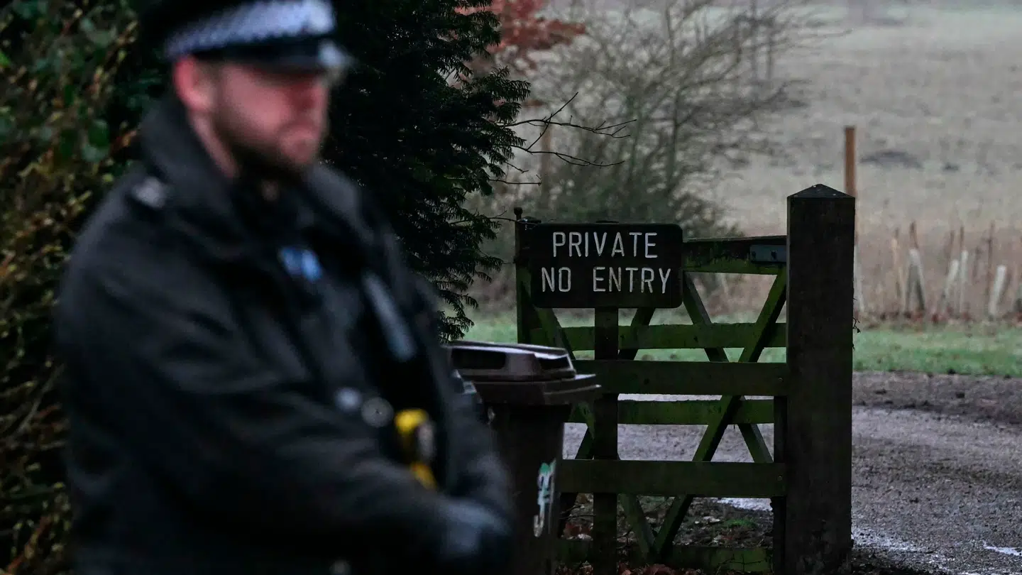 Ingen adgang til den royale families residens Sandringham, hvor der var et massivt opbud af både politifolk og journalister.