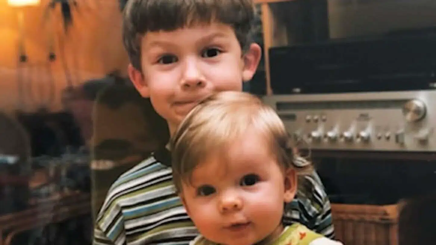 Viktor og Vera Hald Thorup da de var små.