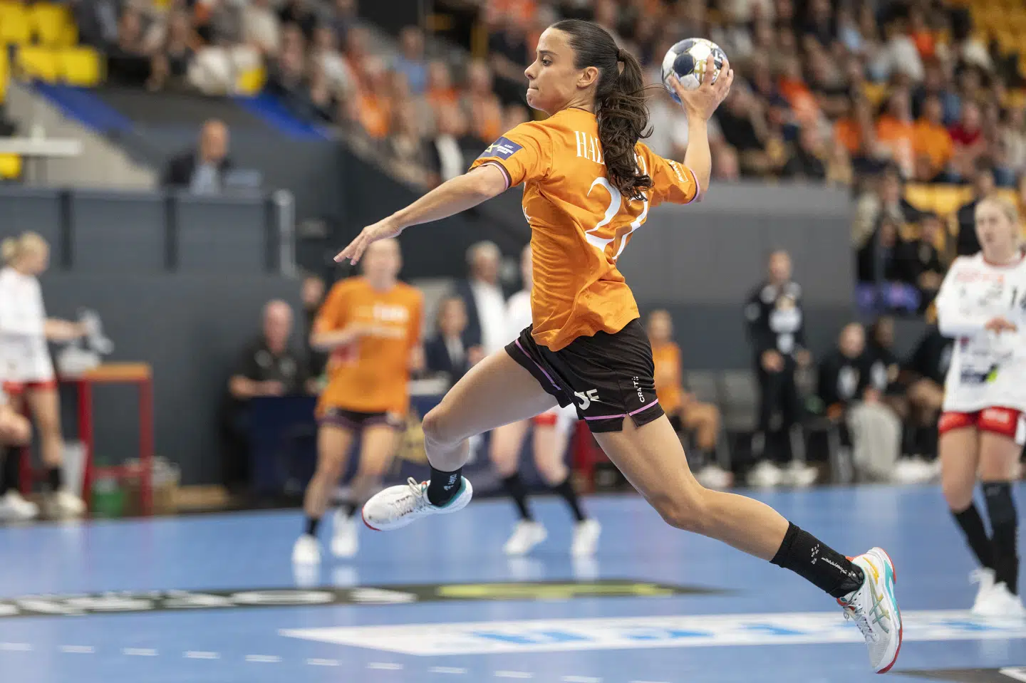 Elma Halilcevic var med to scoringer med til at give Odense håb i afslutningen, men hun lavede efterfølgende også en stor fejl i nederlaget til FTC. (Arkivfoto).