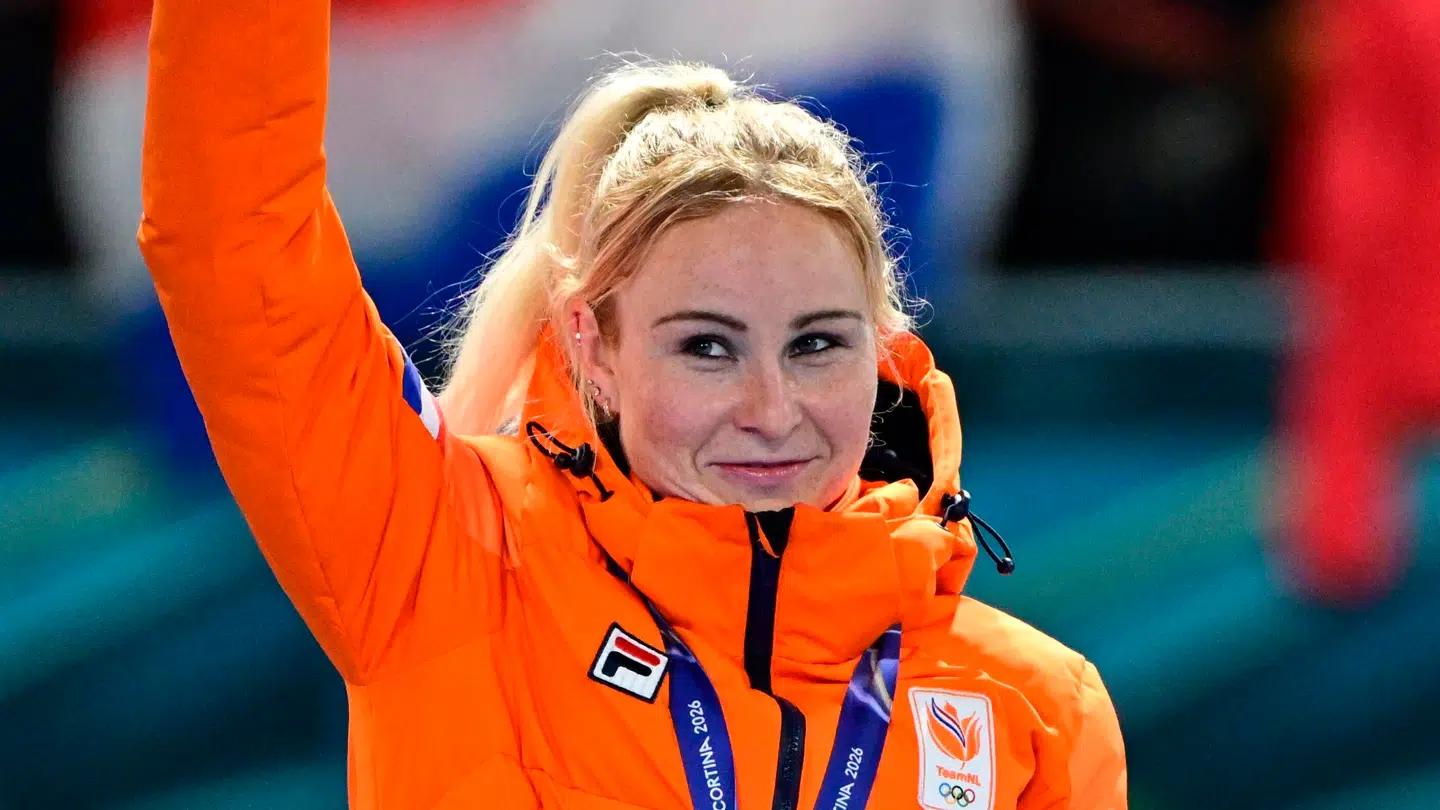 Marijke Groenewoud fejrer sit olympiske guld i massestart, og få øjeblikke senere blev hun friet til.