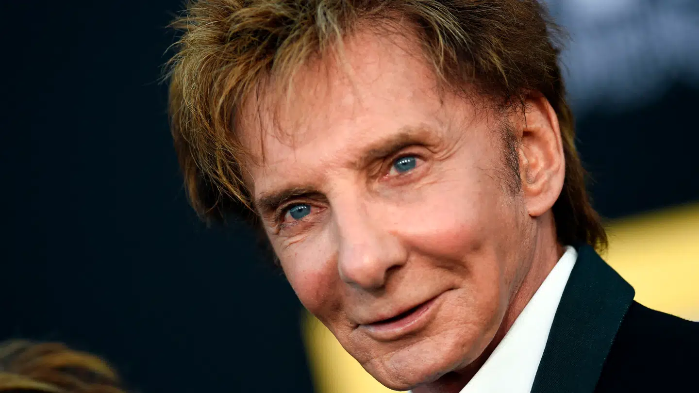 Barry Manilow kunne en måned efter sin operation annoncere sin arenaturné. Men hans bedring er ikke gået helt, som han havde håbet.