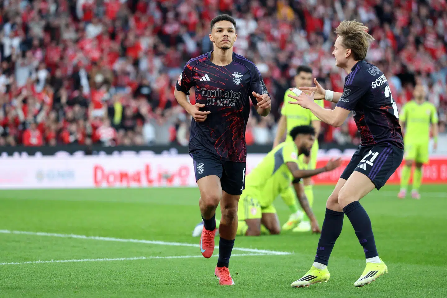 Alexander Bah åbnede ballet i Benficas 3-0-sejr over bundproppen AFS.