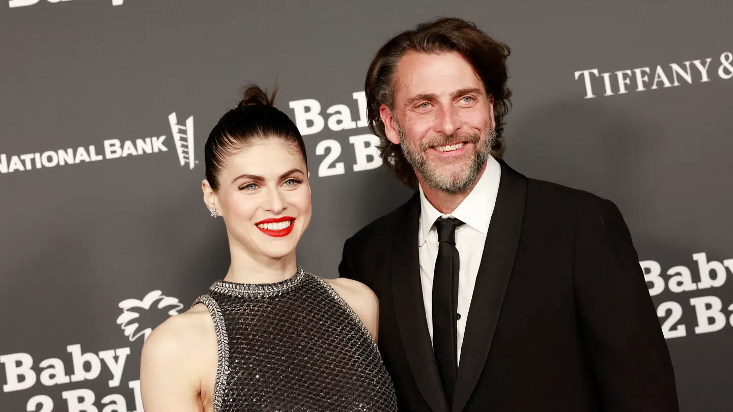 Efter tre års ægteskab går Alexandra Daddario og Andrew Form hver til sit.