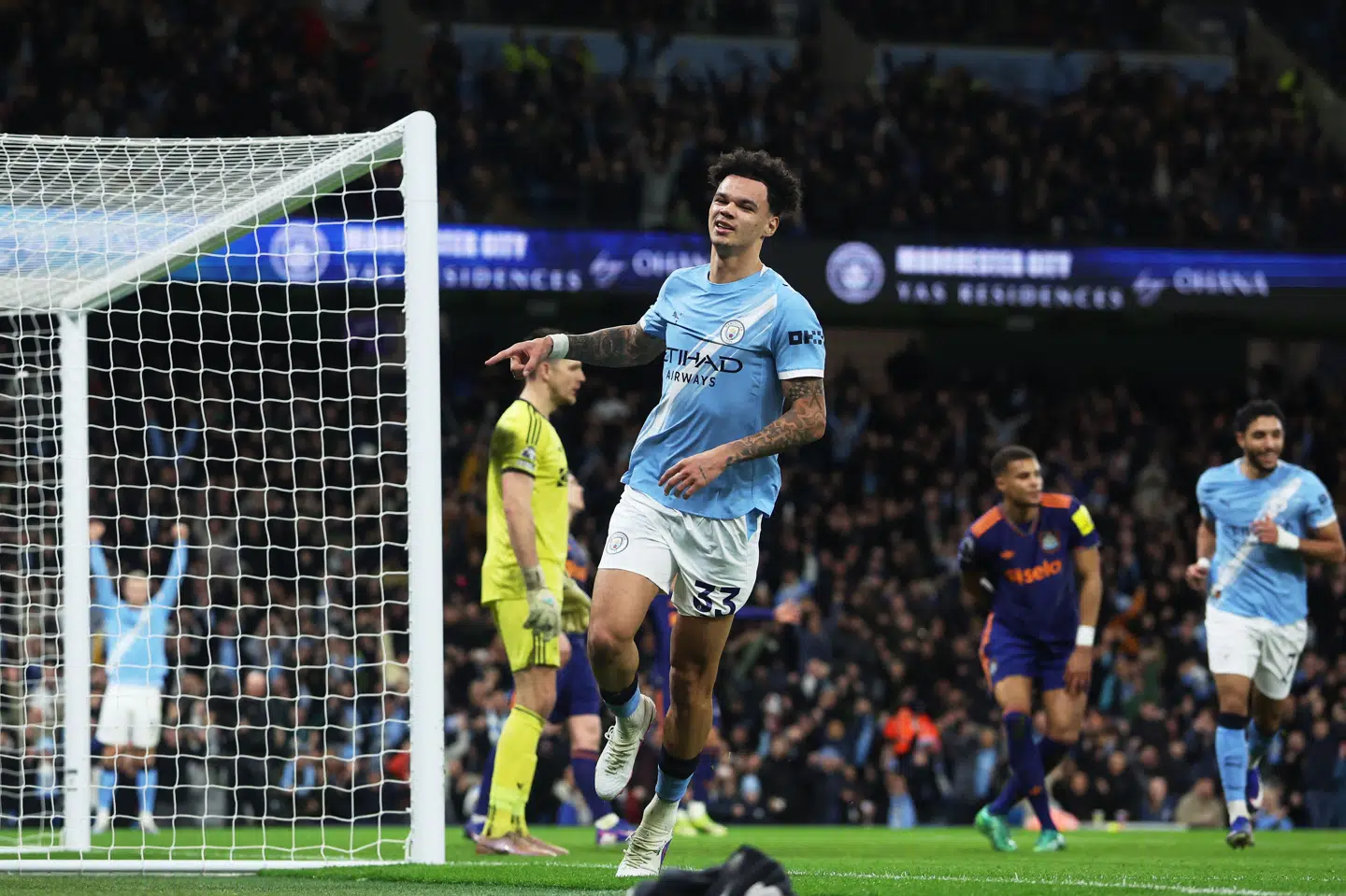 Nico O'Reilly indtog rollen som dobbelt målscorer for Manchester City, der på hjemmebane vandt 2-1 over Newcastle.