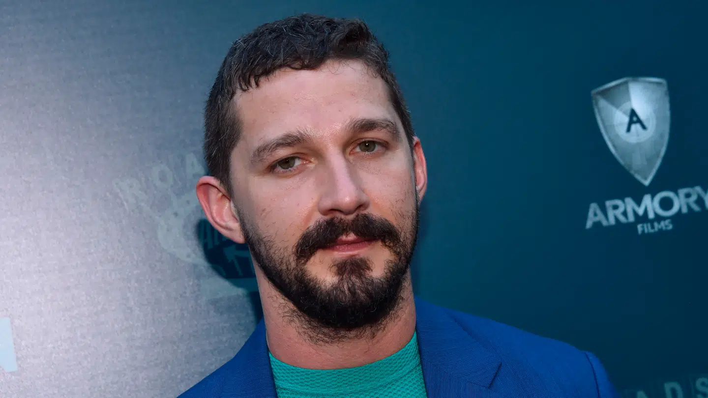 Mia Goth og Shia LaBeouf er separerede. Men hun er fortsat meget bekymret for ham, lyder det.