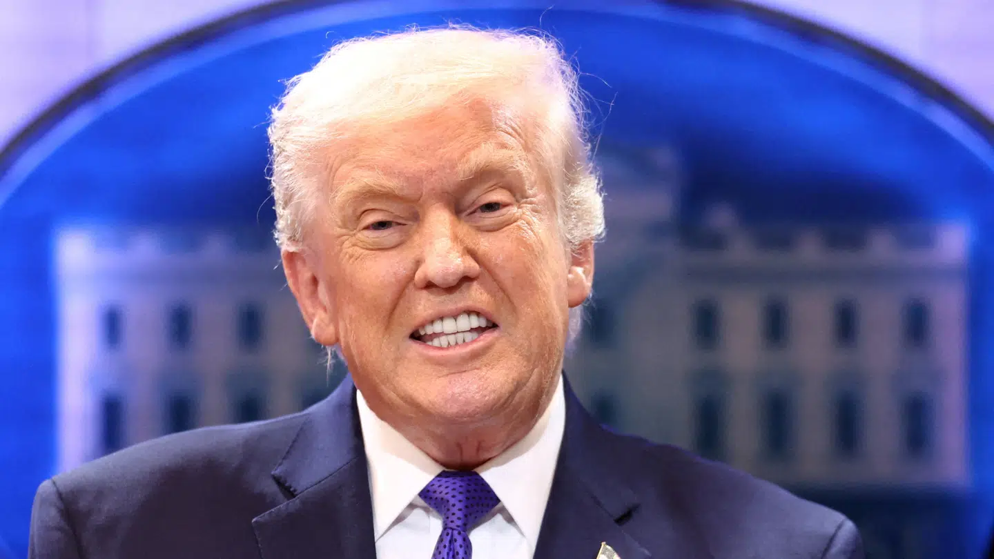 USAs præsident, Donald Trump, har på Truth Social skrevet, at et amerikansk hospitalsskib sendes til Grønland for at hjælpe folk. Nu får han stikpille fra Mette Frederiksen.