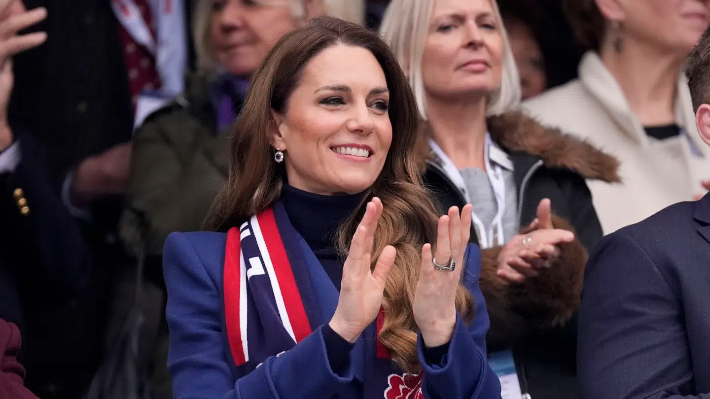 Kate Middleton viste sig offentligt for første gang efter eksprins Andrews anholdelse.