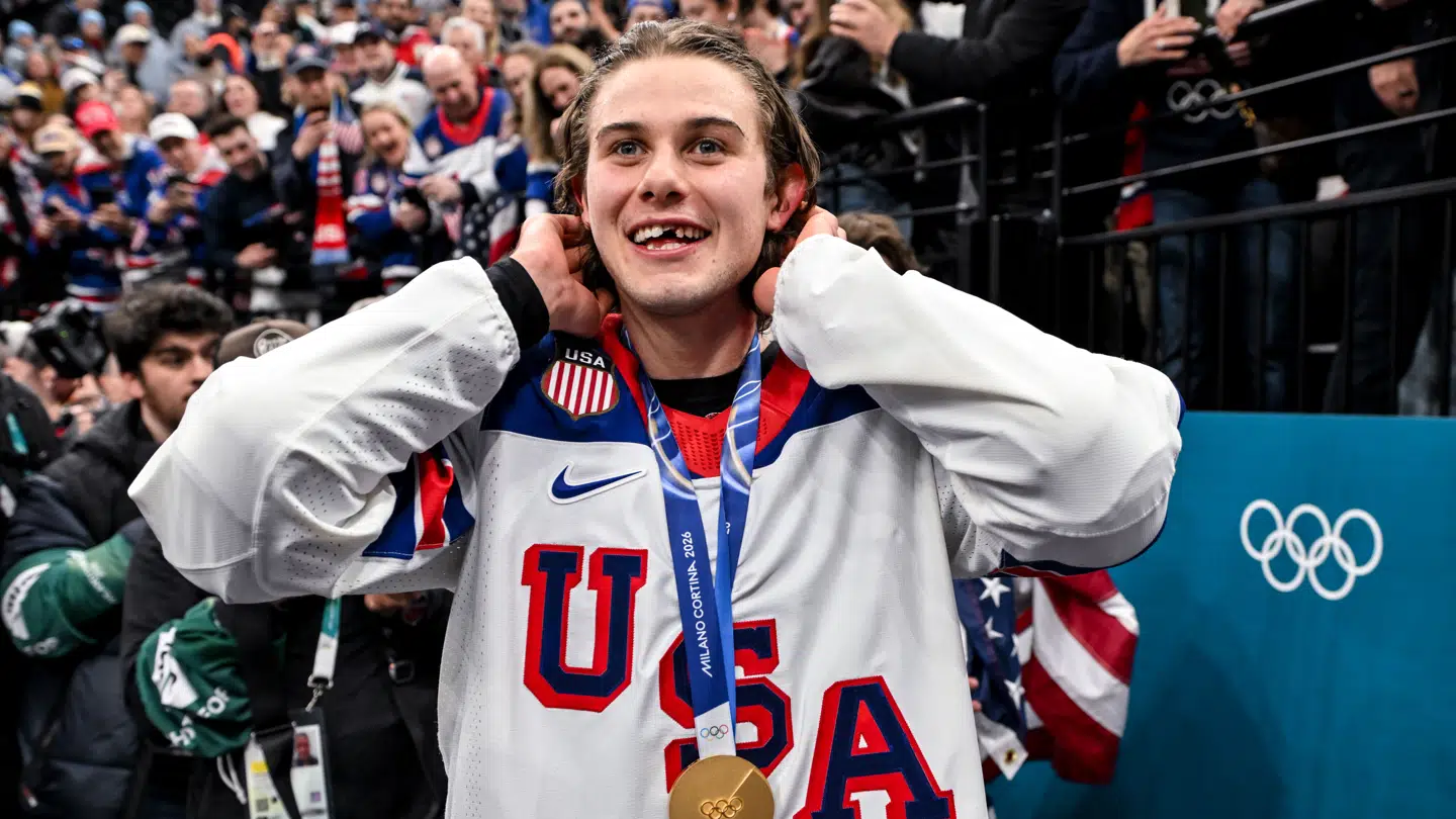 Der er et hullet smil, som Jack Hughes har fået.