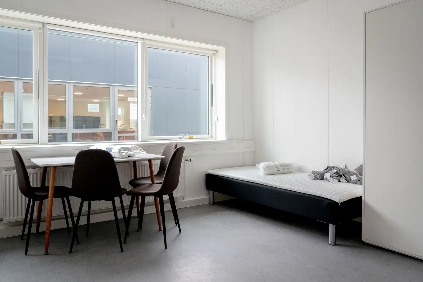 Det er blandt andet nedlagte plejecentre, skoler og ungdomsboliger, som kommunerne bruger til midlertidig indkvartering af ukrainske flygtninge. Billedet er fra Pavillonbyen, som huser ukrainske flygtninge, på Amager. (Arkivfoto).