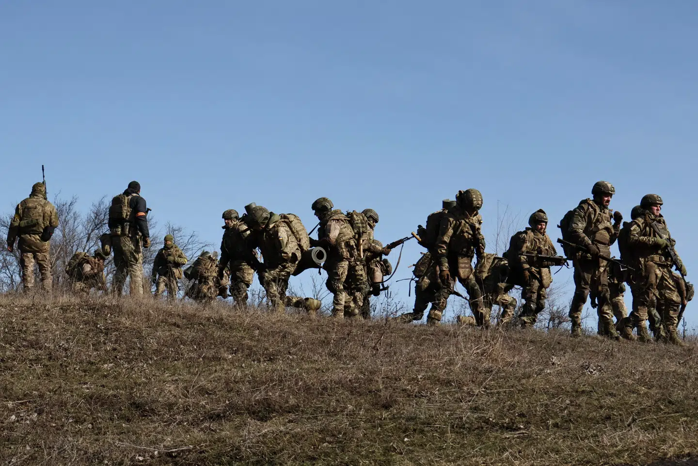 Europa bør styrke det militære samarbejde – både samarbejdet med den ukrainske hær, så vi kan lære af ukrainerne, og samarbejdet de øvrige europæiske lande i mellem. Her ses ukrainske soldater på øvelse Zaporizjzja-regionen. Foto: Press Service Of The 65th Mechanized Brigade/EPA/Ritzau Scanpix