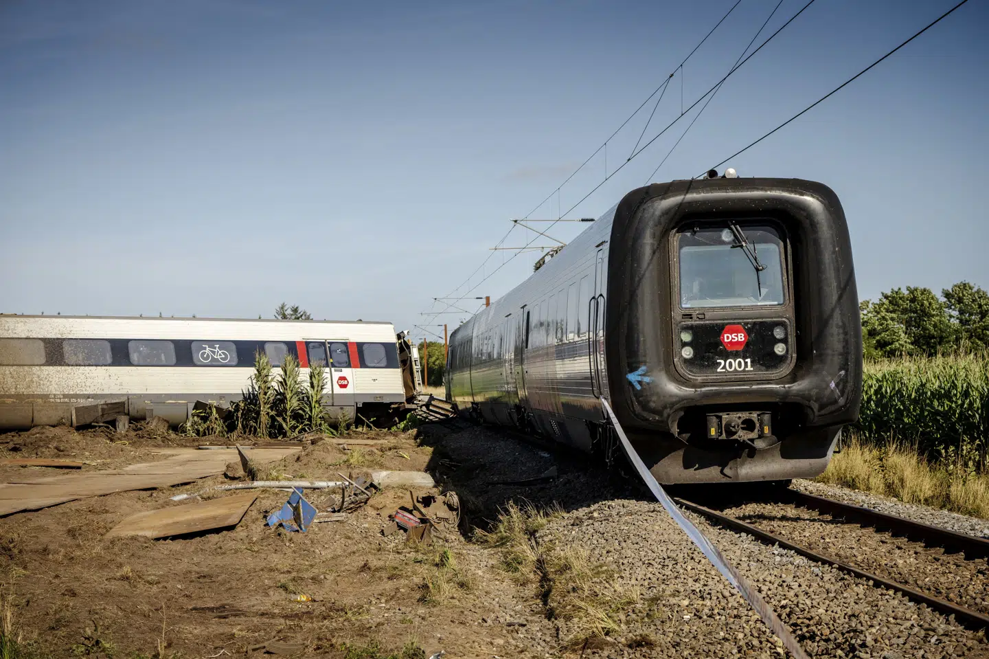 En 60-årig kvinde mistede i august 2025 livet efter en togulykke ved Bjerndrup mellem Kliplev og Tinglev i Sønderjylland. Ulykkesstedet ses her dagen efter ulykken. Ulykken fandt sted ved en jernbaneoverskæring uden bom, men med klokke og lys. (Arkivfoto).