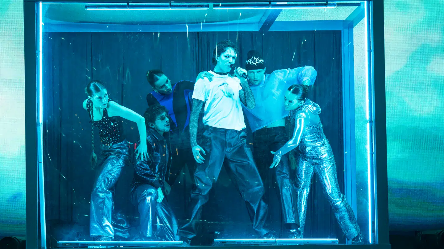 Søren Torpegaard Lund på scenen i Arena Nord, Frederikshavn.