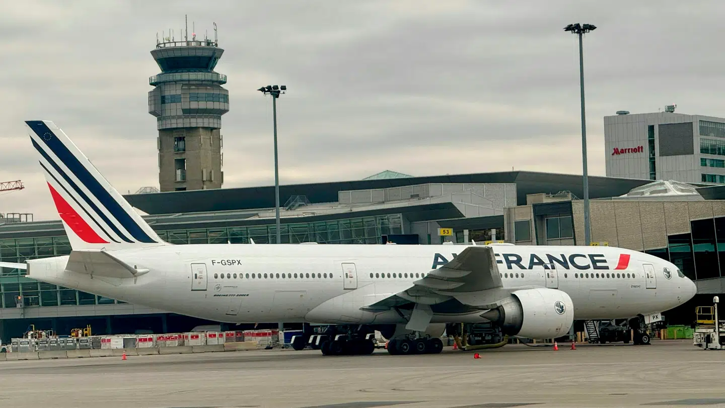 Barnet led af en alvorlig hjertesygdom og var på vej til Frankrig for at få behandling.