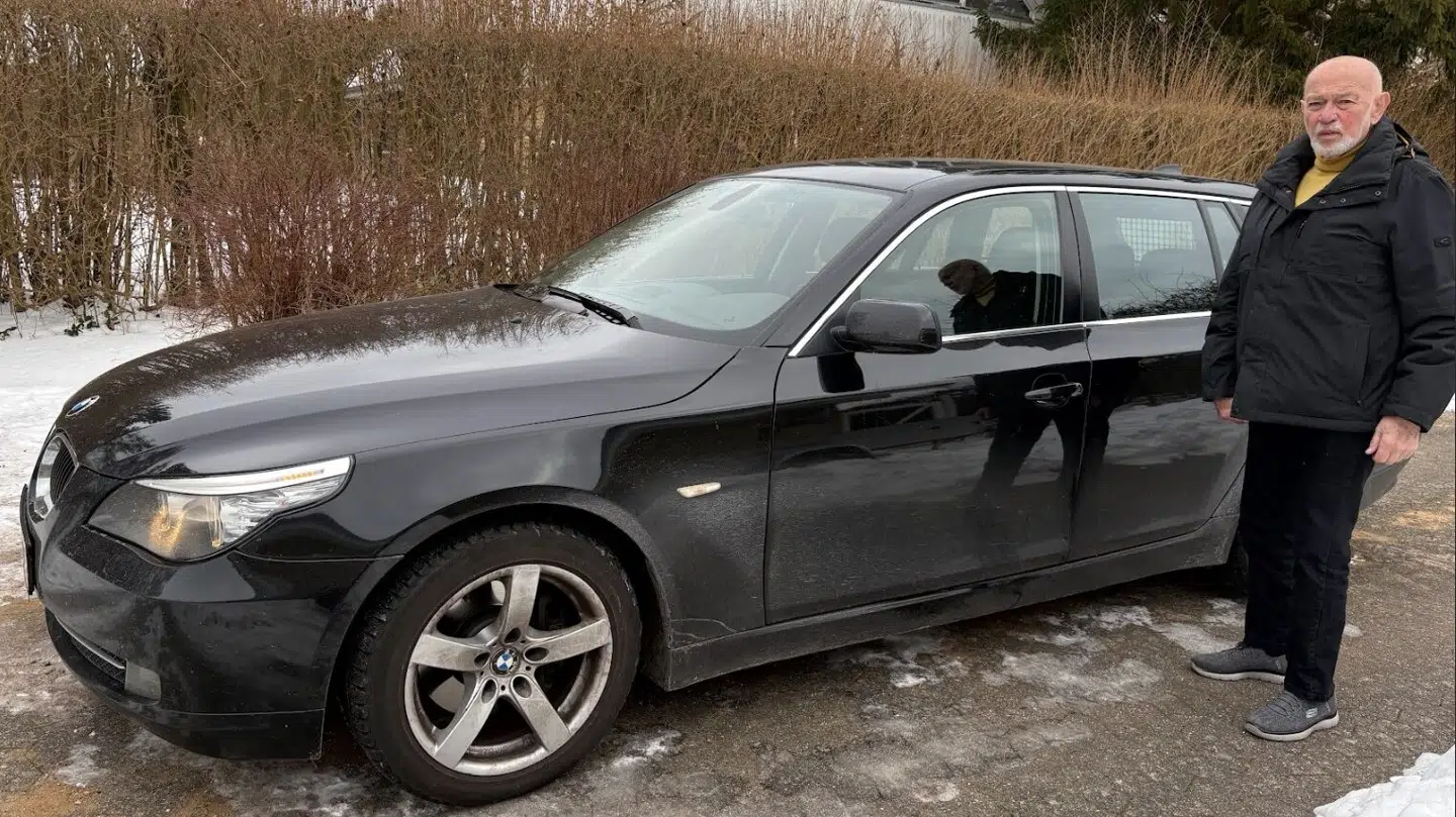 82-årige André Rützou er en af de pensionister, der er stået frem i B.T. for at fortælle om skyhøje grønne ejerafgifter, selvom han kun kører meget lidt.