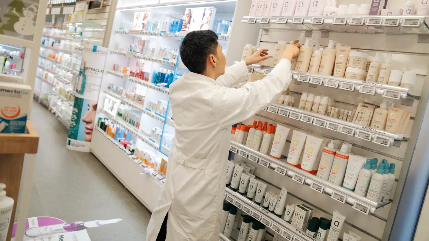 Arkivfoto. Der opleves hårdt pres på de danske apoteker grundet et højt smitteniveau.