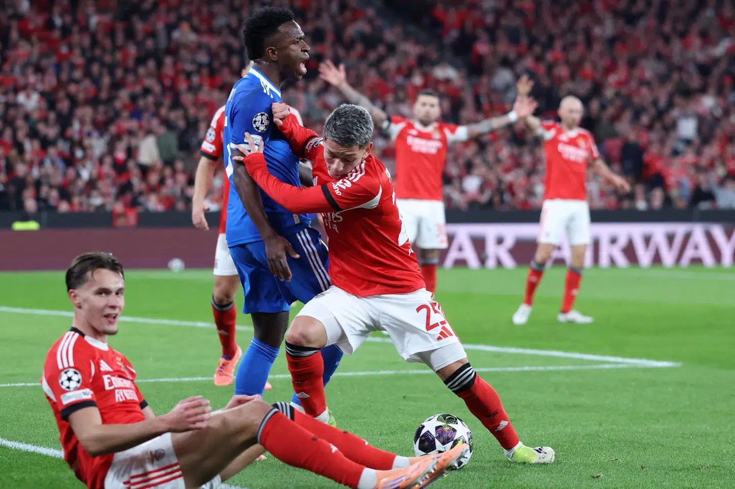 Bølgerne gik højt i sidste uges første møde mellem Benfica og Real Madrid. (Arkivfoto).