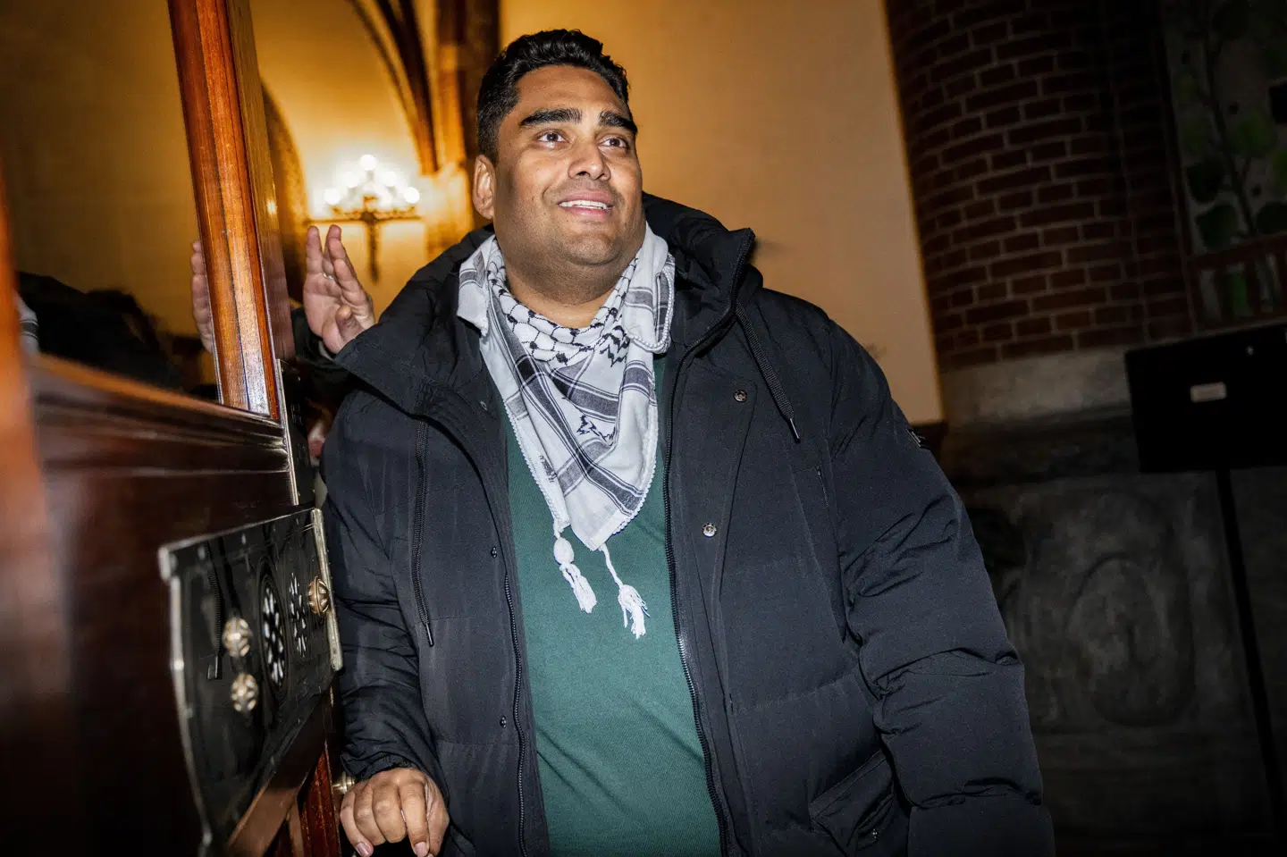 Sikandar Siddique (Frie Grønne) ankom til Københavns Rådhus på valgnatten i november, hvor han ved kommunalvalget kom ind i Københavns Borgerrepræsentation. Den plads risikerer han nu at miste. (Arkivfoto).