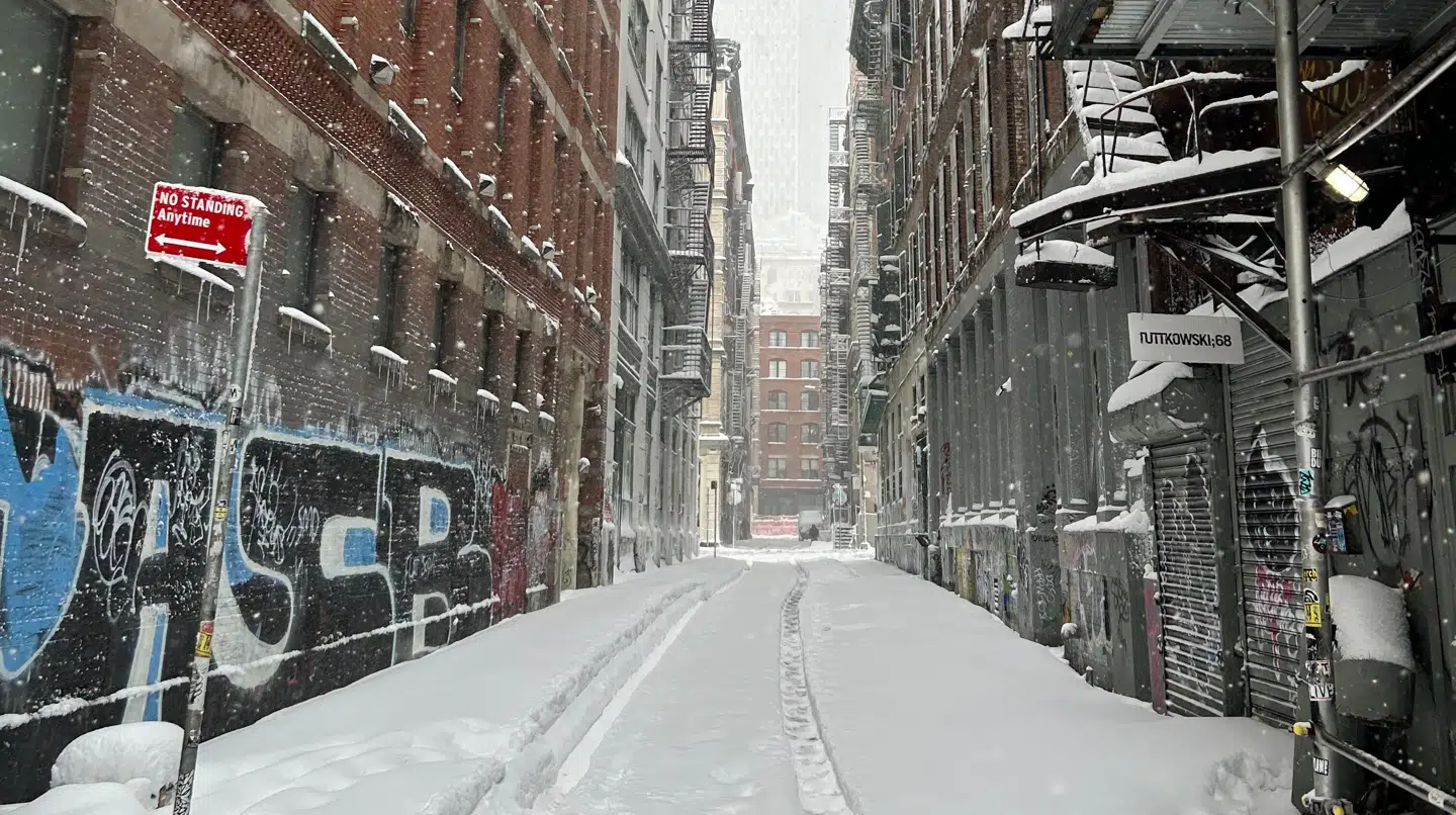 B.T.s debatredaktør, Joachim B. Olsen, befinder sig lige nu i en snedækket og næsten mennesketom New York.
