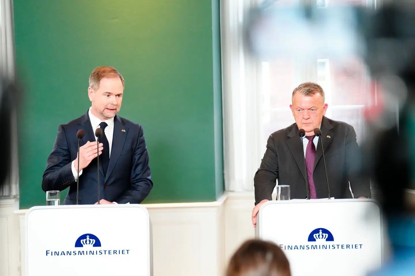 Finansminister Nicolai Wammen (S) og udenrigsminister Lars Løkke Rasmussen (M) havde forskellige udlægninger af regeringens økonomiske plan.