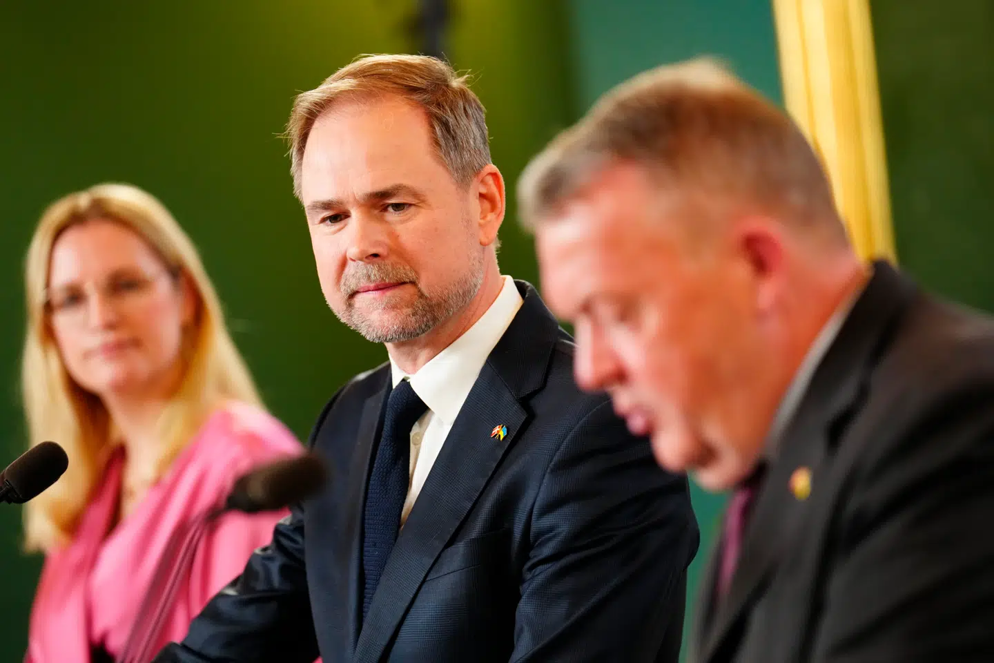 Med finansminister Nicolai Wammen (S) i spidsen præsenterer tre ministre den ny plan for dansk økonomi. Planen indfører et nyt begreb for den økonomiske politik. Den får kritik på et afgørende punkt fra Dansk Erhverv og Dansk Industri.