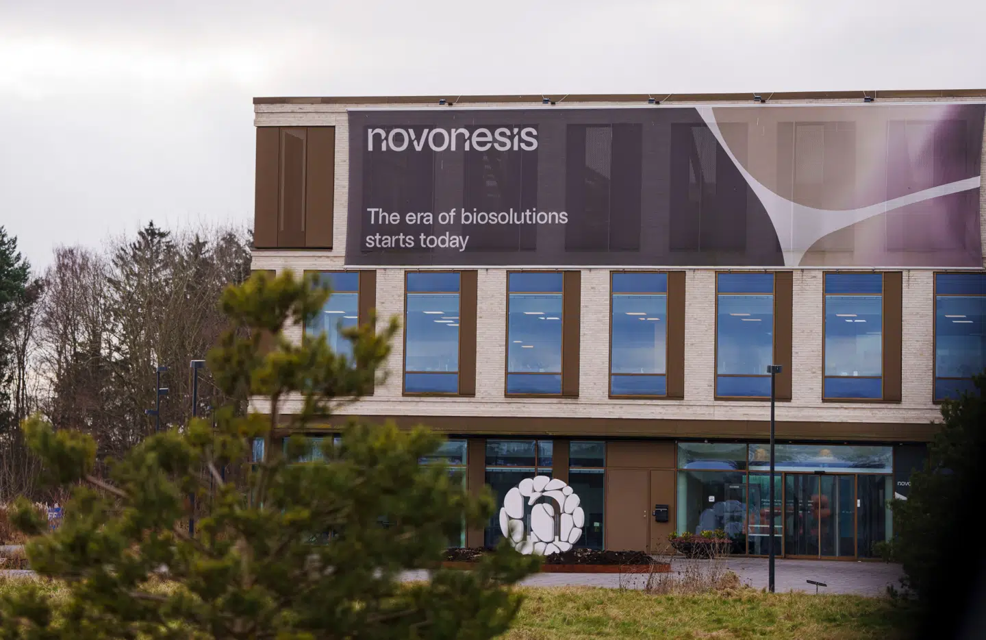 Biovirksomheden Novonesis i Lyngby, tirsdag den 11. februar 2025. Novonesis producerer især enzymer og bakteriekulturer til fødevarefremstilling og forsker blandt andet i bioløsninger. Ved dannelsen i 2024 var Novonesis verdens fjerdestørste producent af ingredienser til fødevarer.