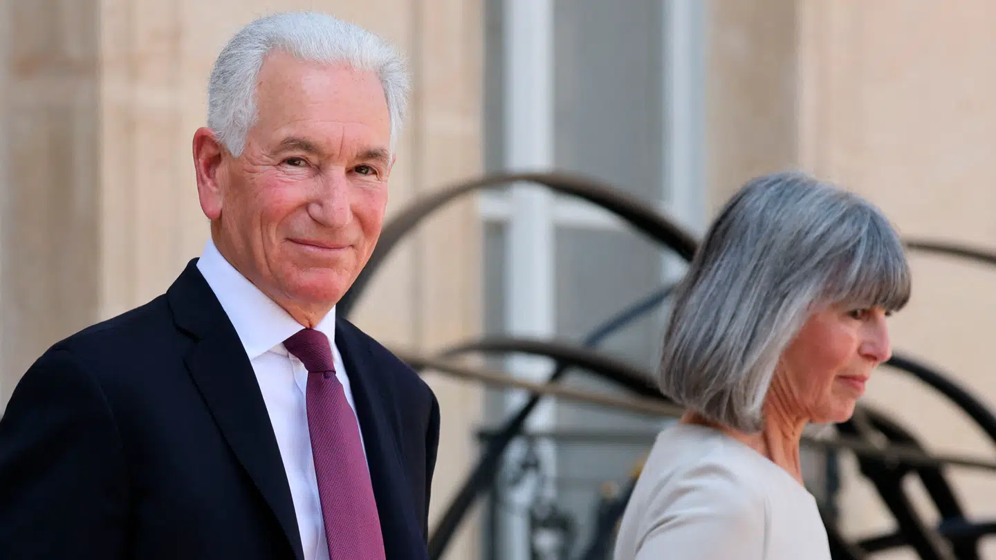 USAs ambassadør til Frankrig, Charles Kushner, er kommet i voldsom modvind, efter han udeblev til en samtale med den franske udenrigsminister. Sagen bliver mere speget af, at han er far til Donald Trumps svigersøn.