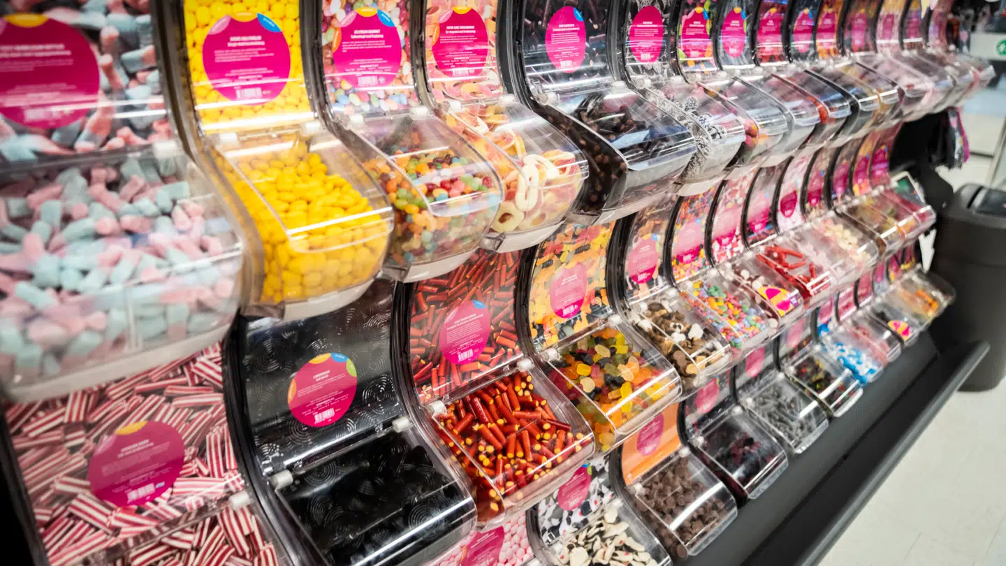 Under fire procent af alle danskere følger kostrådene om snacks og søde sager. Rådet lyder: Spis højst fem håndfulde snacks og søde sager om ugen.