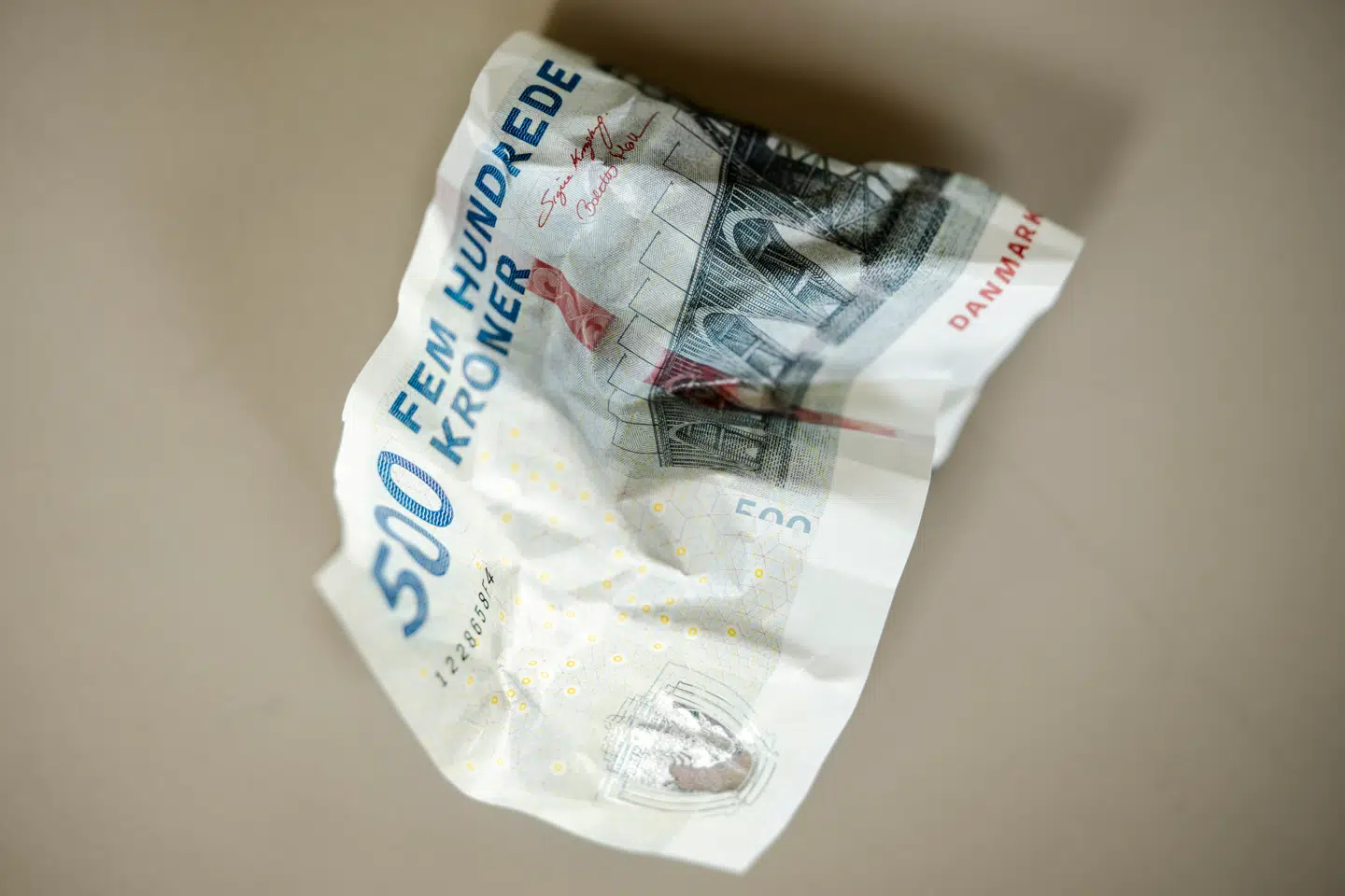 500-kronsedler i Nationalbanken mandag den 11. august 2025.. (Foto: Mads Claus Rasmussen/Ritzau Scanpix)