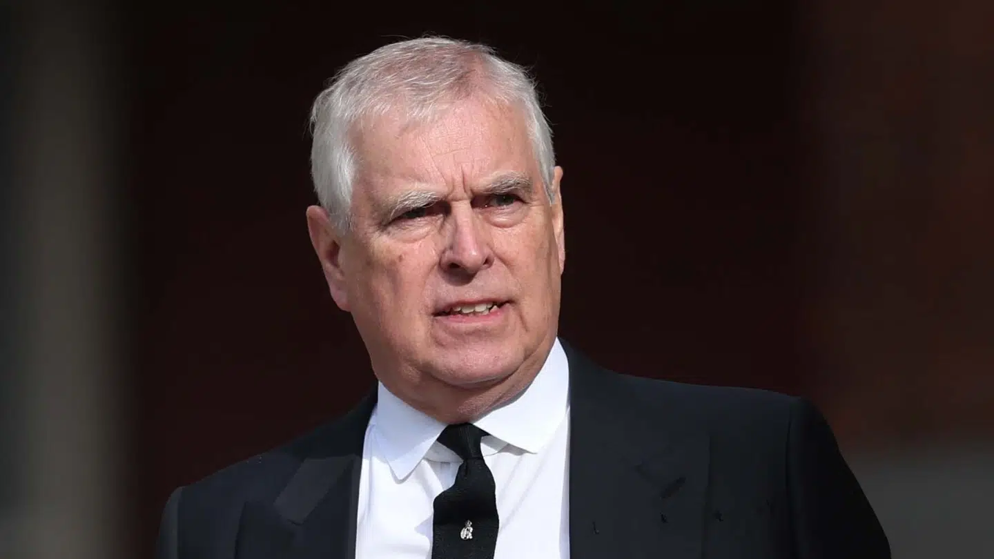 Andrew Mountbatten-Windsor fik massage på Buckingham Palace, mens sexforbryderen Jeffrey Epstein var i rummet.