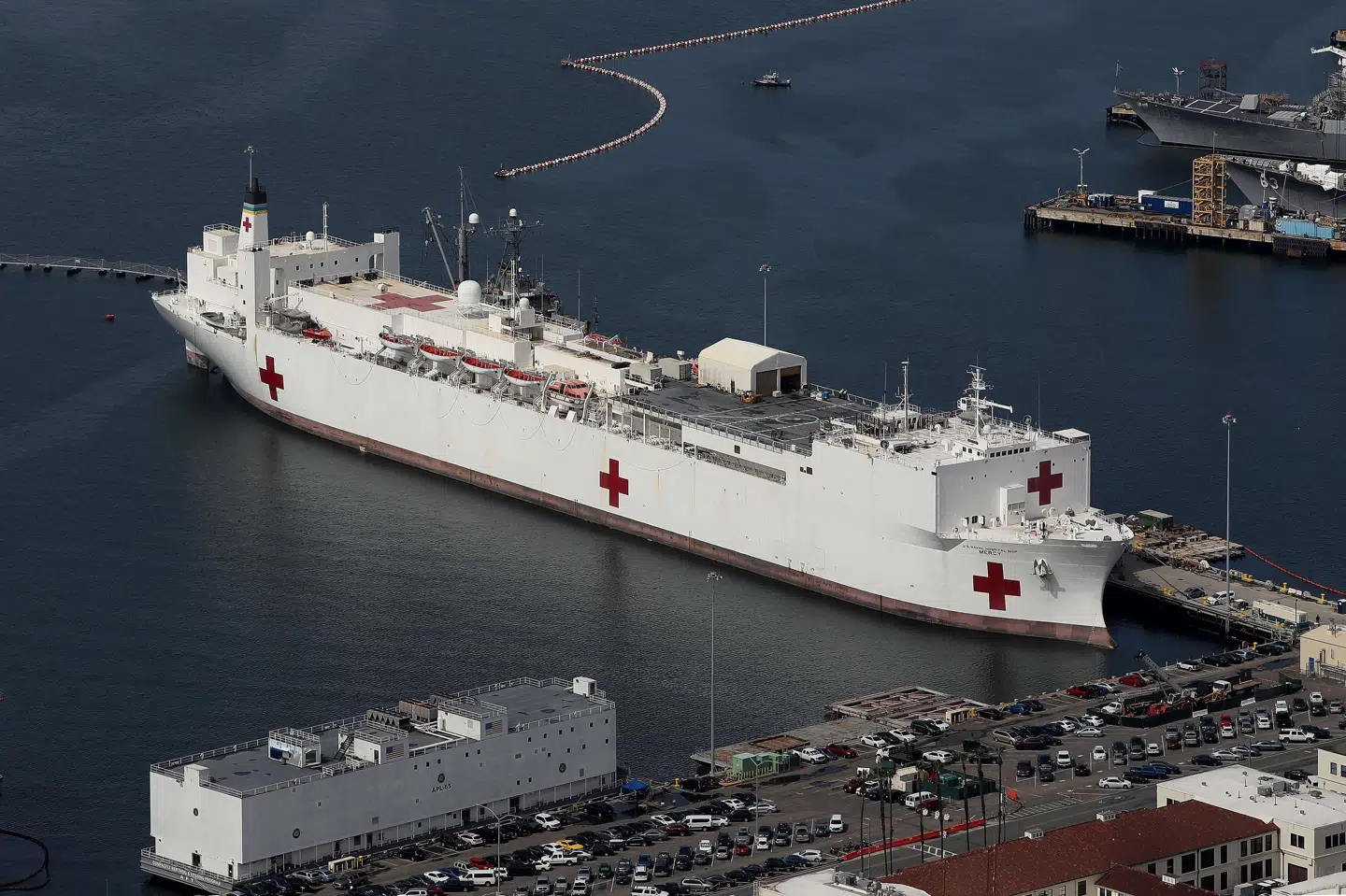 Det amerikanske hospitalsskib USNS "Mercy" blev frem til tirsdag vedligeholdt i Mobile i Alabama. Det har normalvis base i San Diego i Californien, hvor billedet er fra. (Arkivfoto)