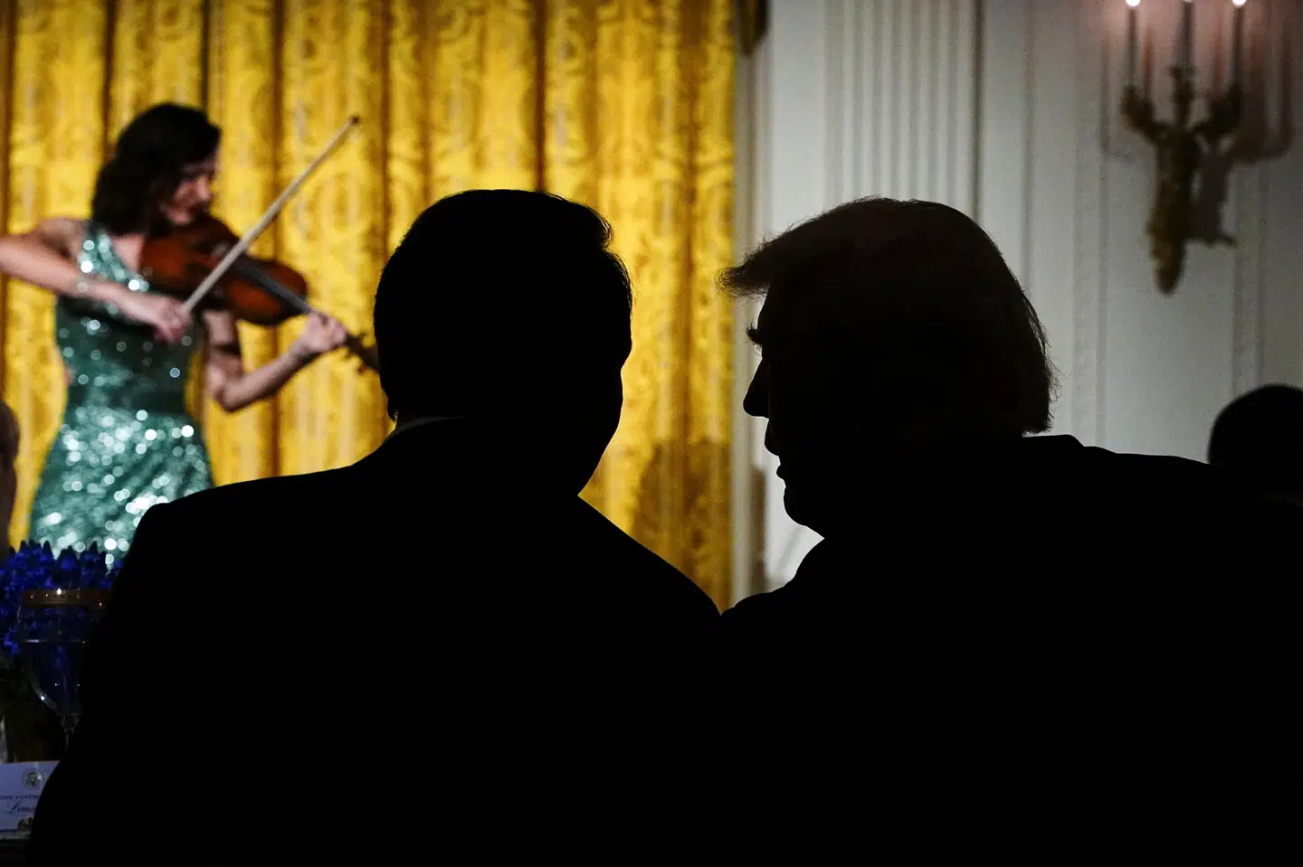 USAs særlige udsending til Grønland, Jeff Landry, og præsident Donald Trump under en middag i Det Hvide Hus lørdag.